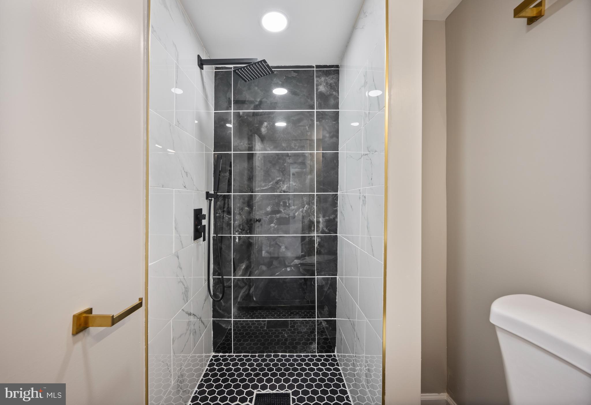 MARYLAND MANOR - Residential