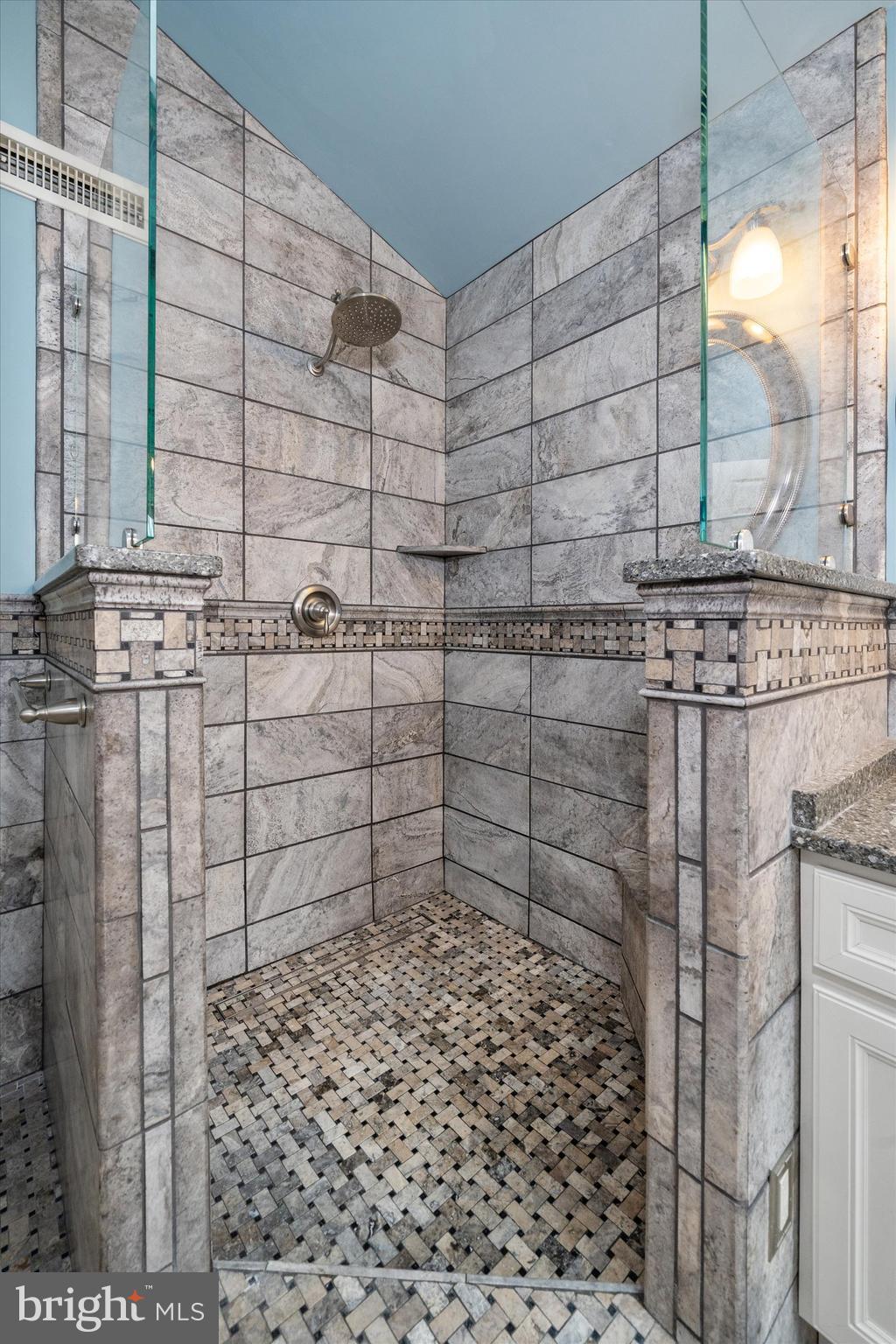 ASHLEA - Residential