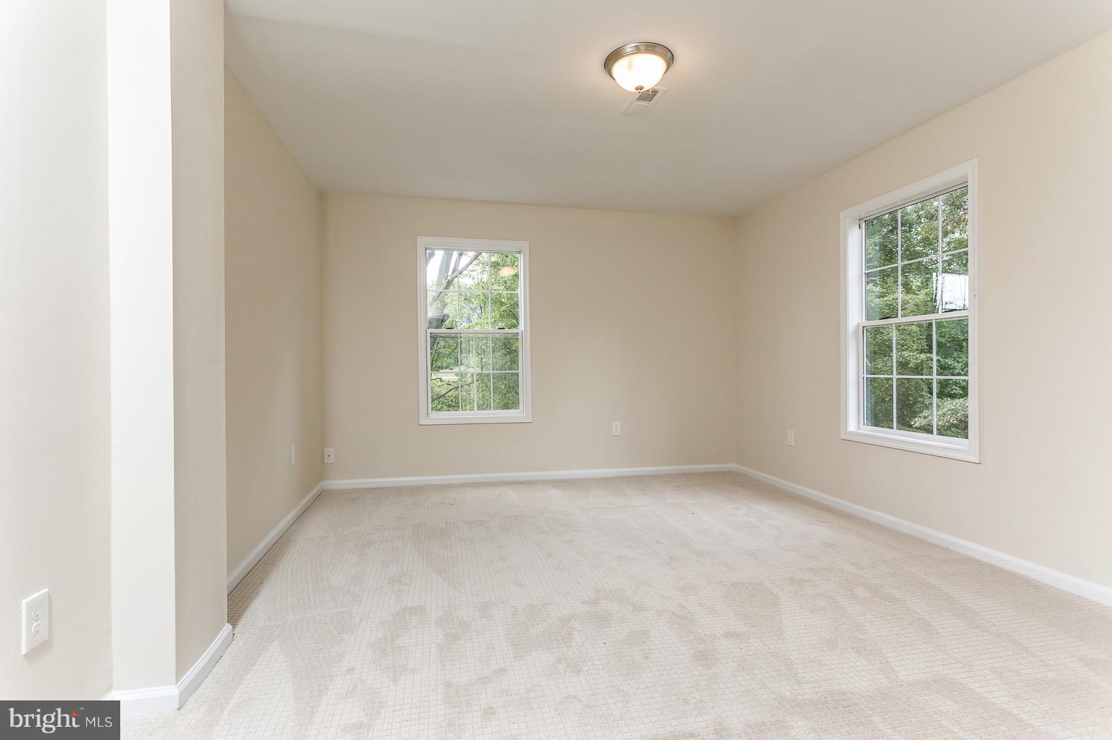 OLD TRIANGLE - Residential