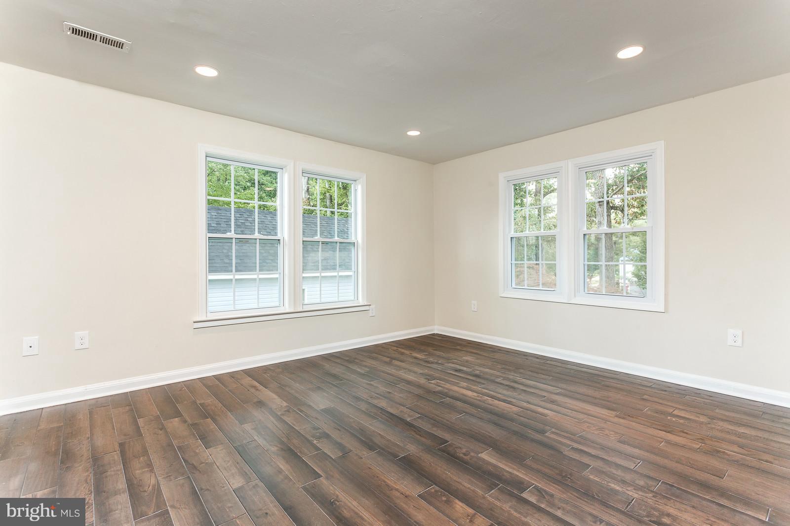 OLD TRIANGLE - Residential