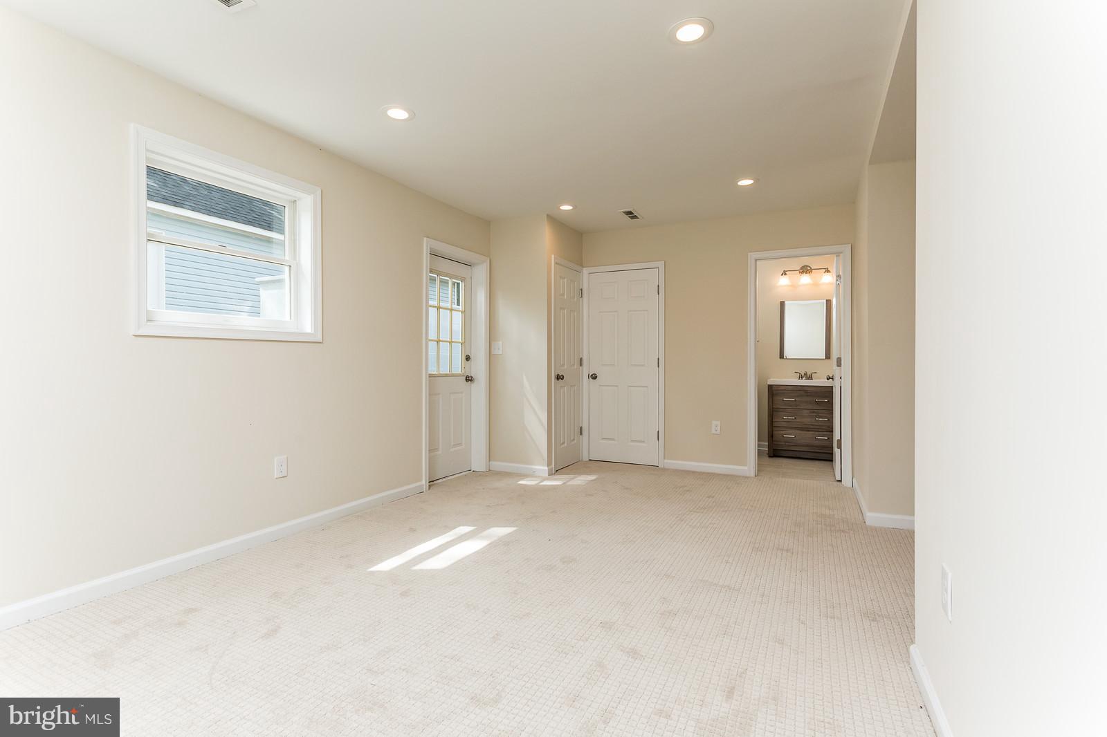 OLD TRIANGLE - Residential