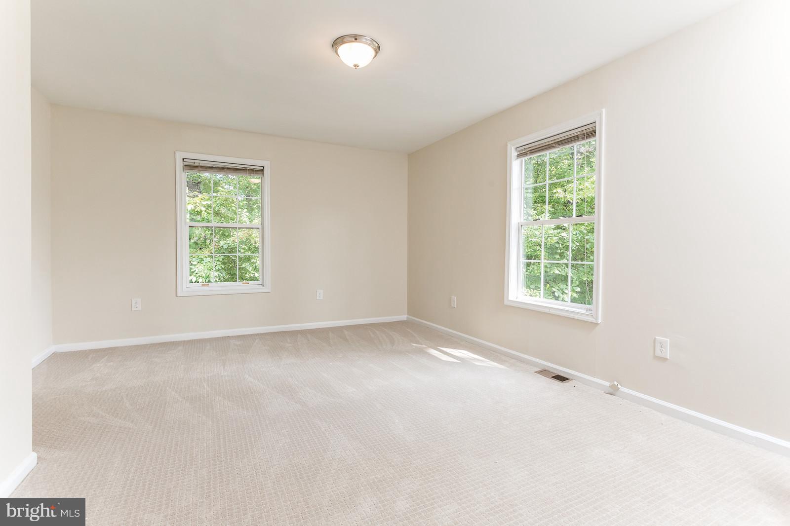 OLD TRIANGLE - Residential