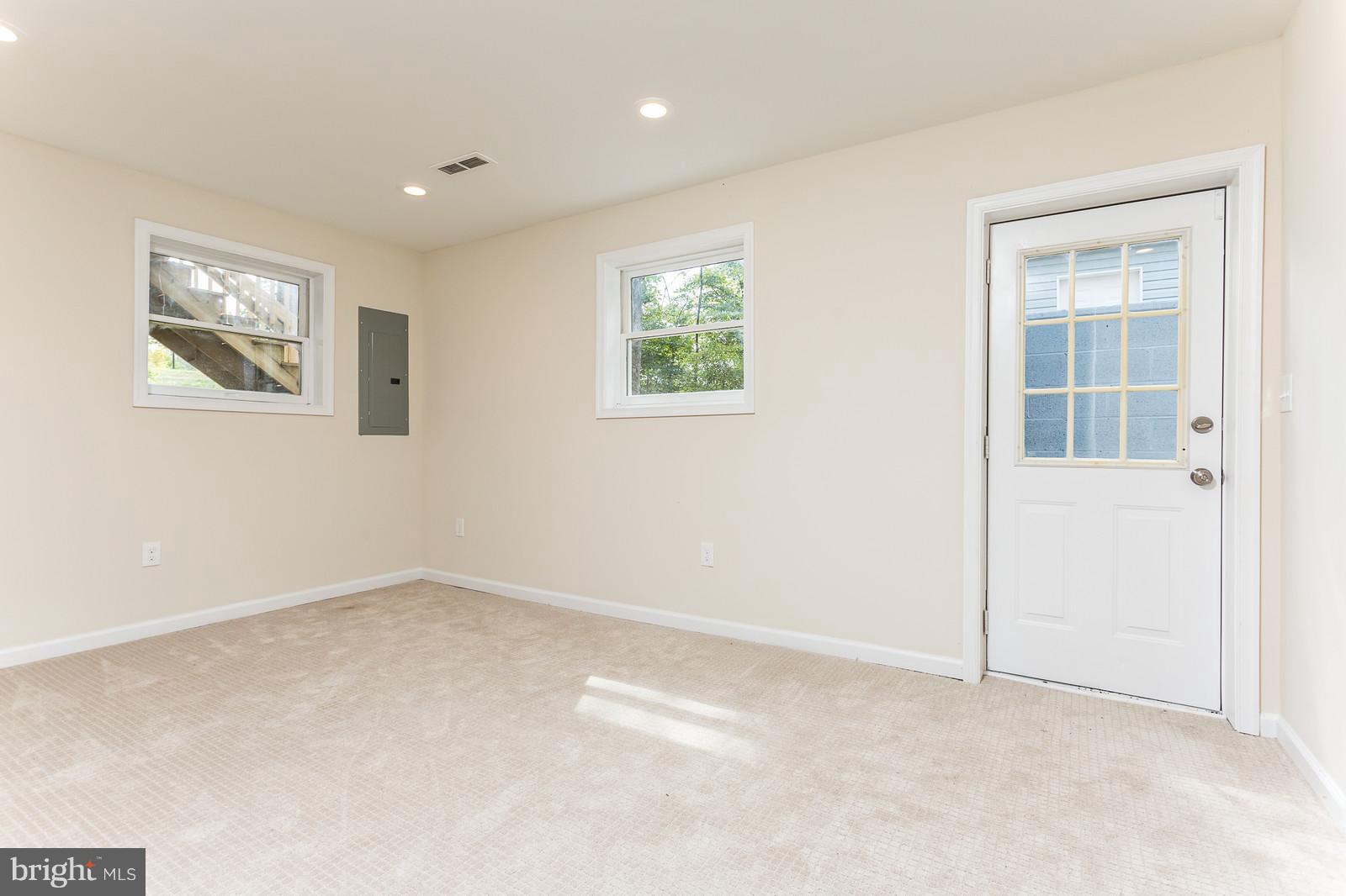 OLD TRIANGLE - Residential