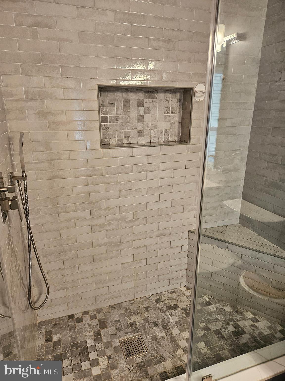 VICTORIAN SQUARE - Residential