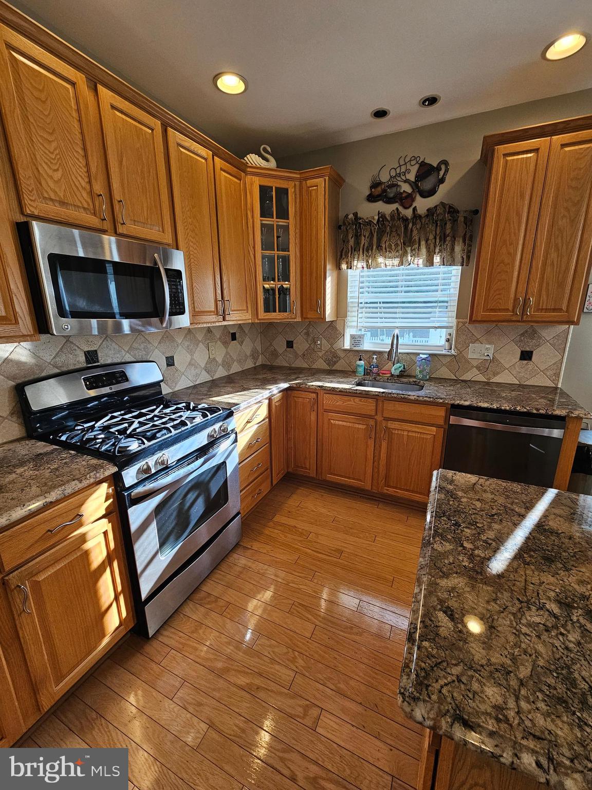 VICTORIAN SQUARE - Residential