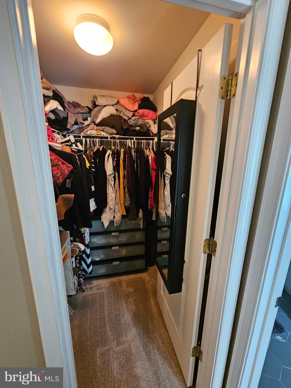 VICTORIAN SQUARE - Residential