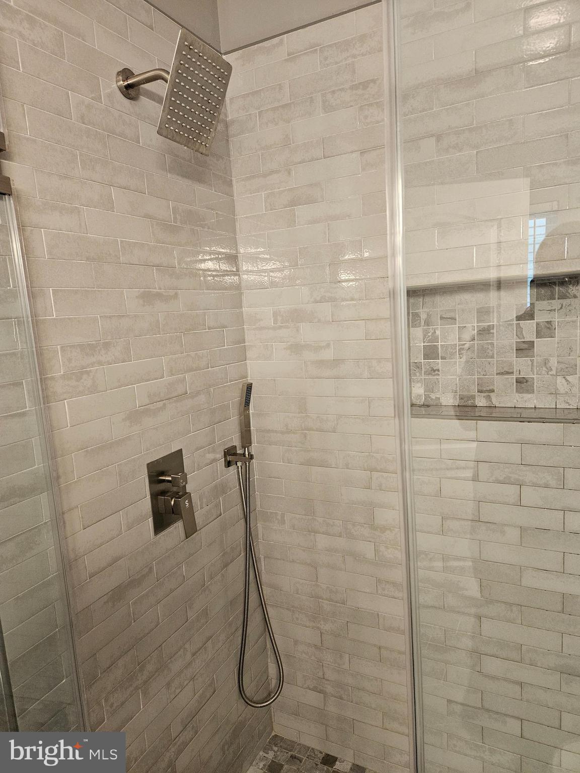 VICTORIAN SQUARE - Residential