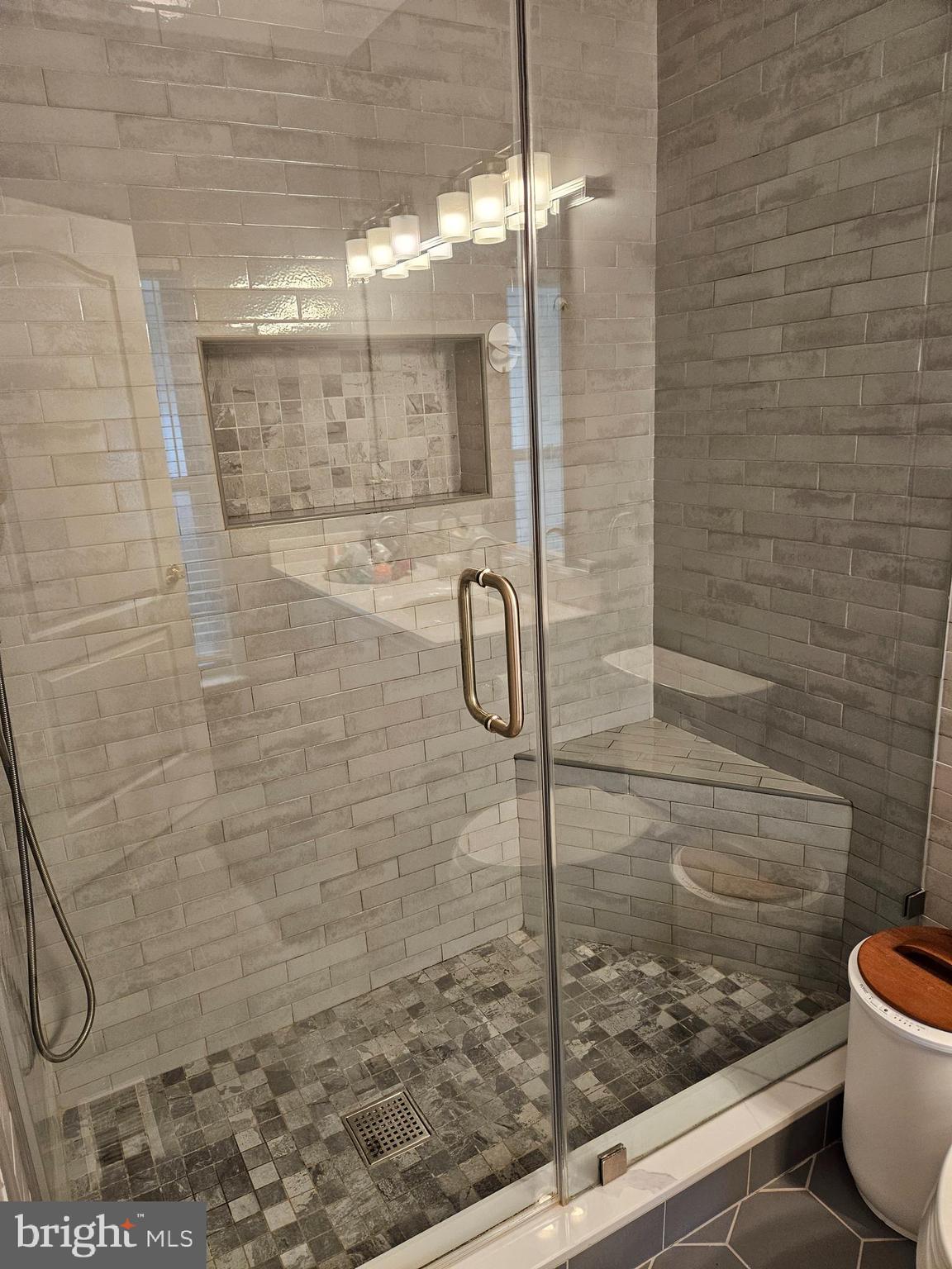 VICTORIAN SQUARE - Residential