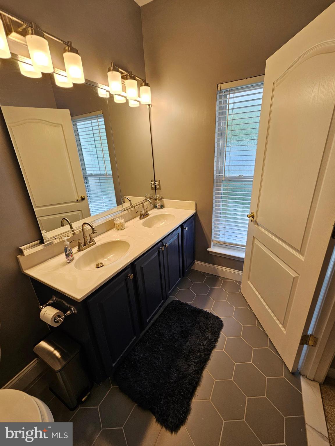 VICTORIAN SQUARE - Residential