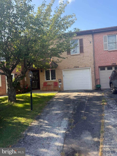 Townhouse For Sale - 17916 Clubhouse Drive<br/> HAGERSTOWN, MD 21740