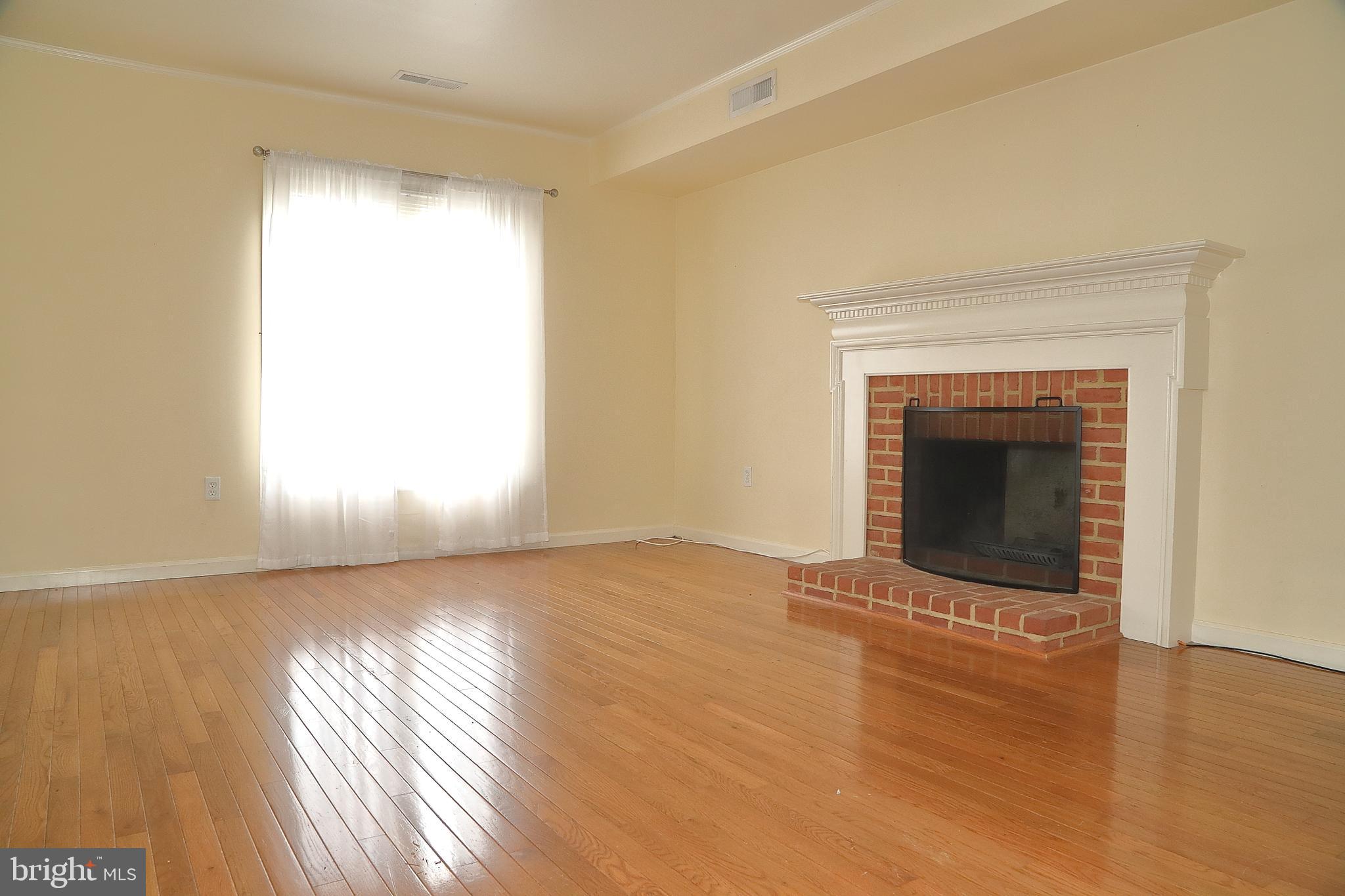10 CEDAR LANE