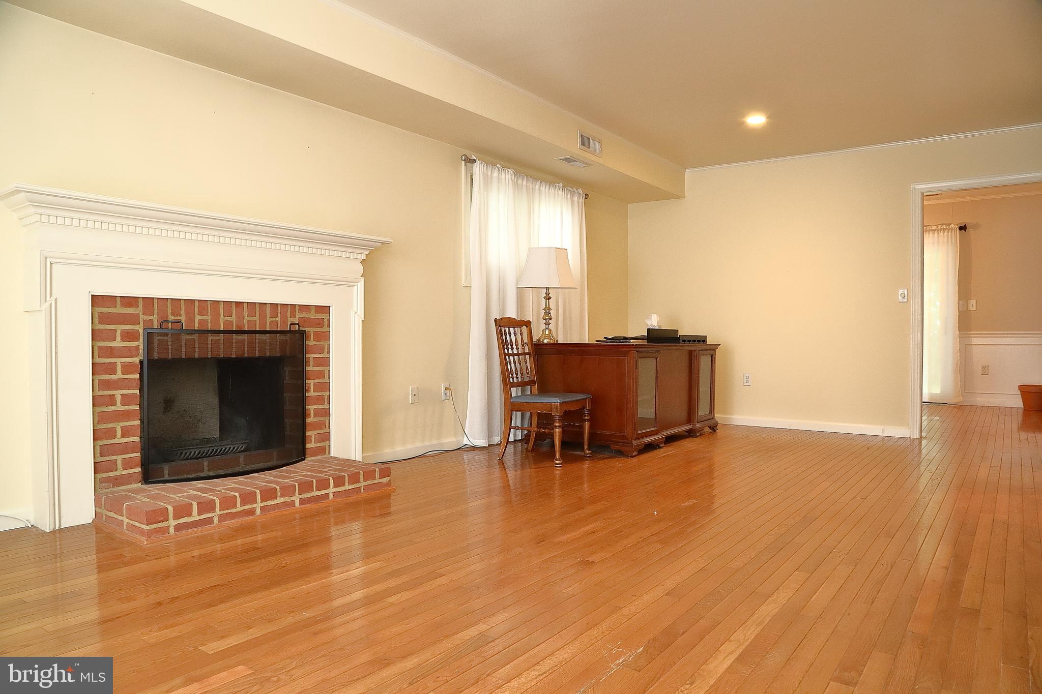 10 CEDAR LANE