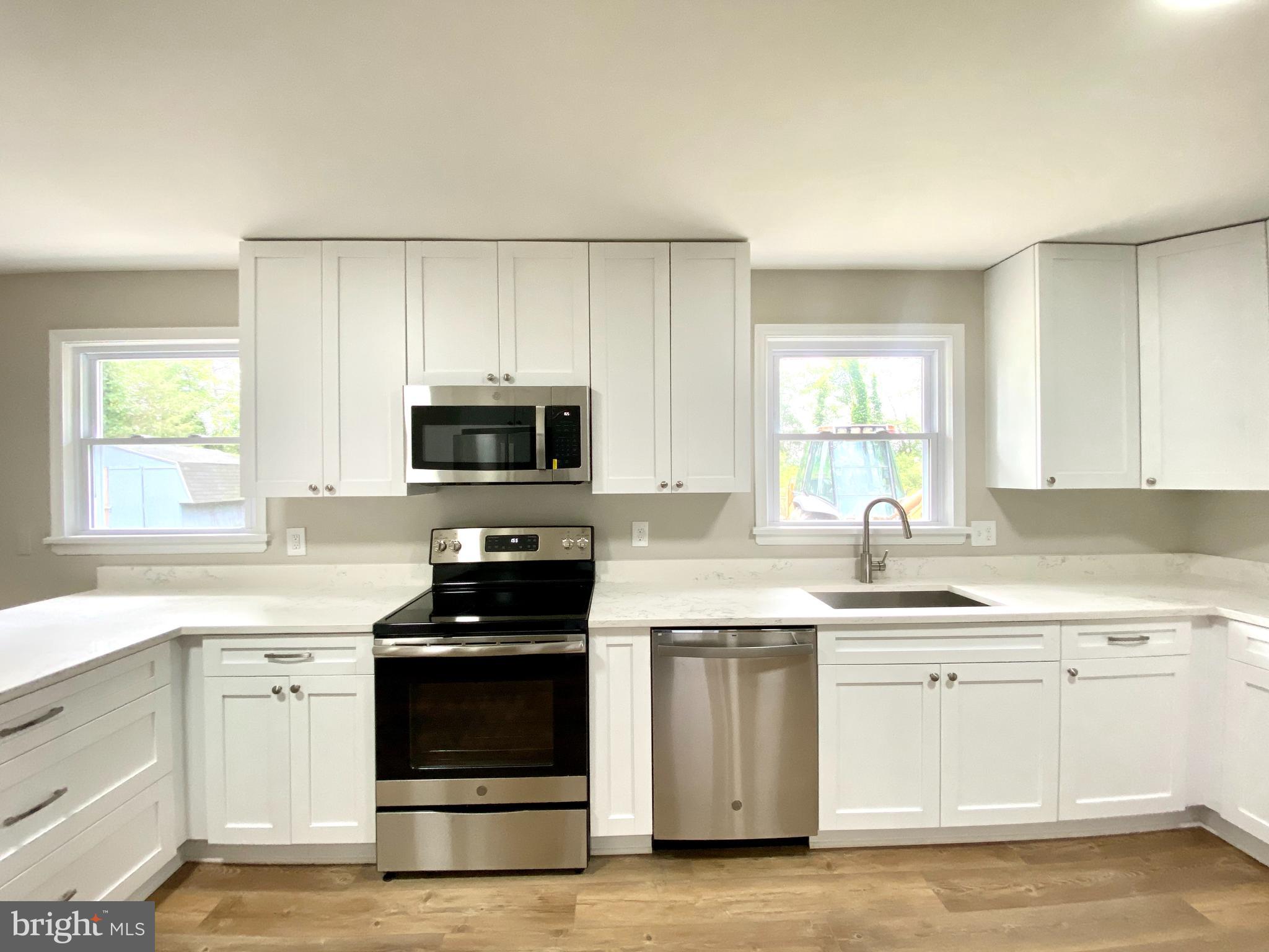 CAPITAL ESTATES - Residential