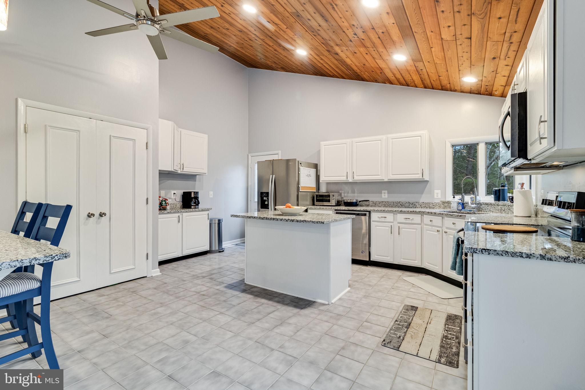 COVE LAKE - Residential