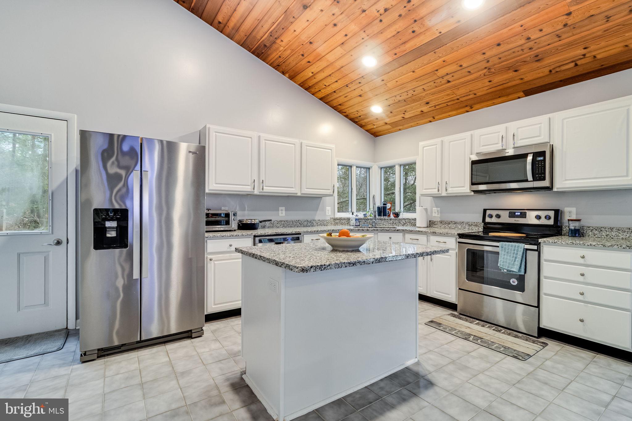 COVE LAKE - Residential