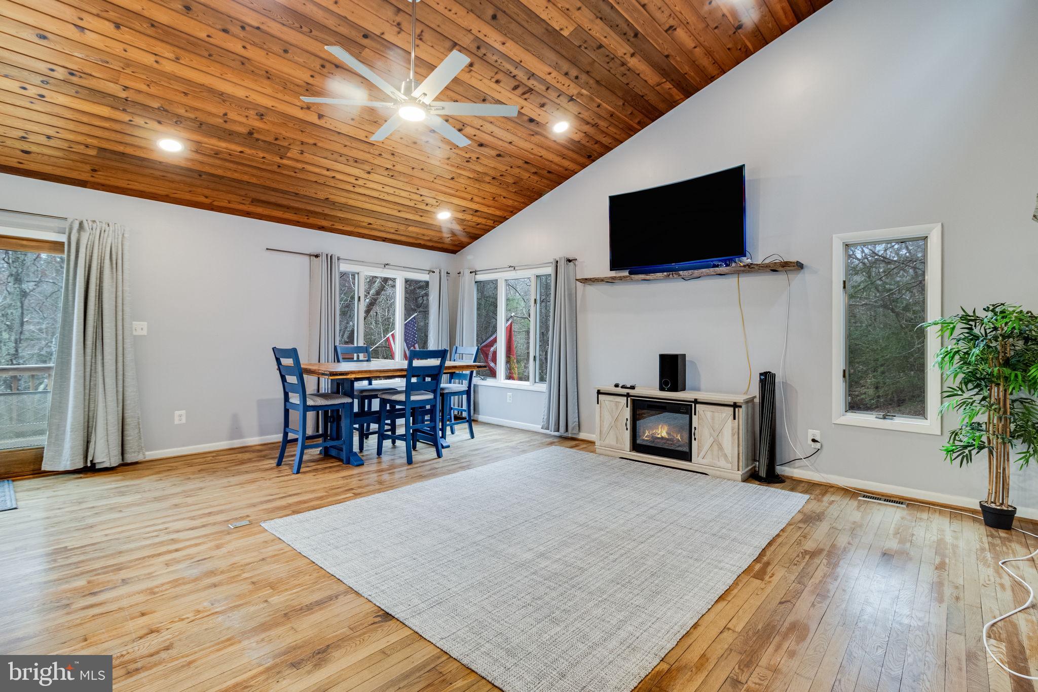 COVE LAKE - Residential