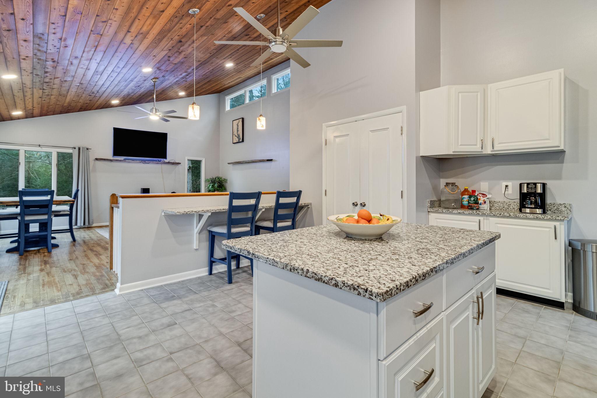 COVE LAKE - Residential