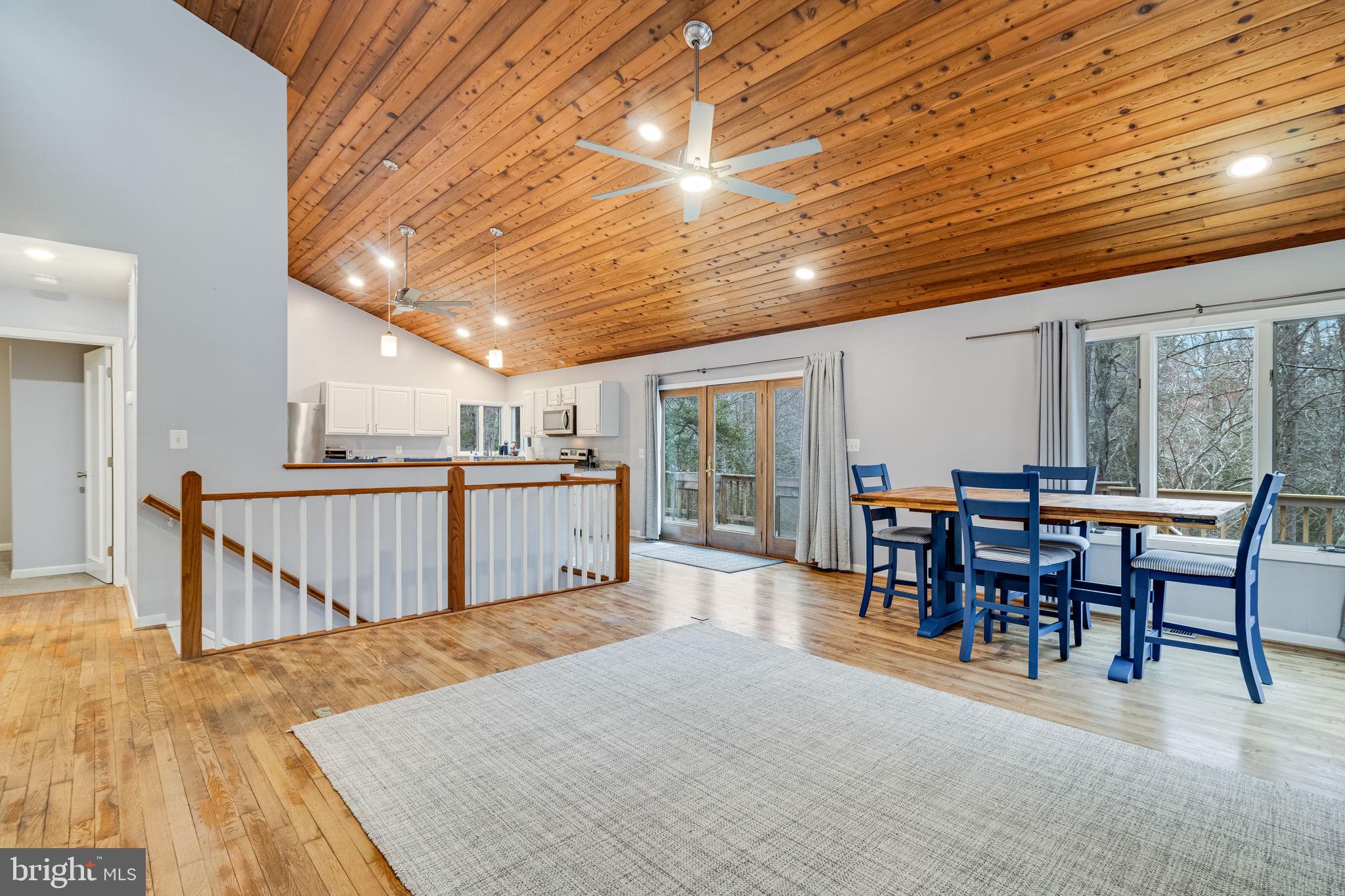 COVE LAKE - Residential