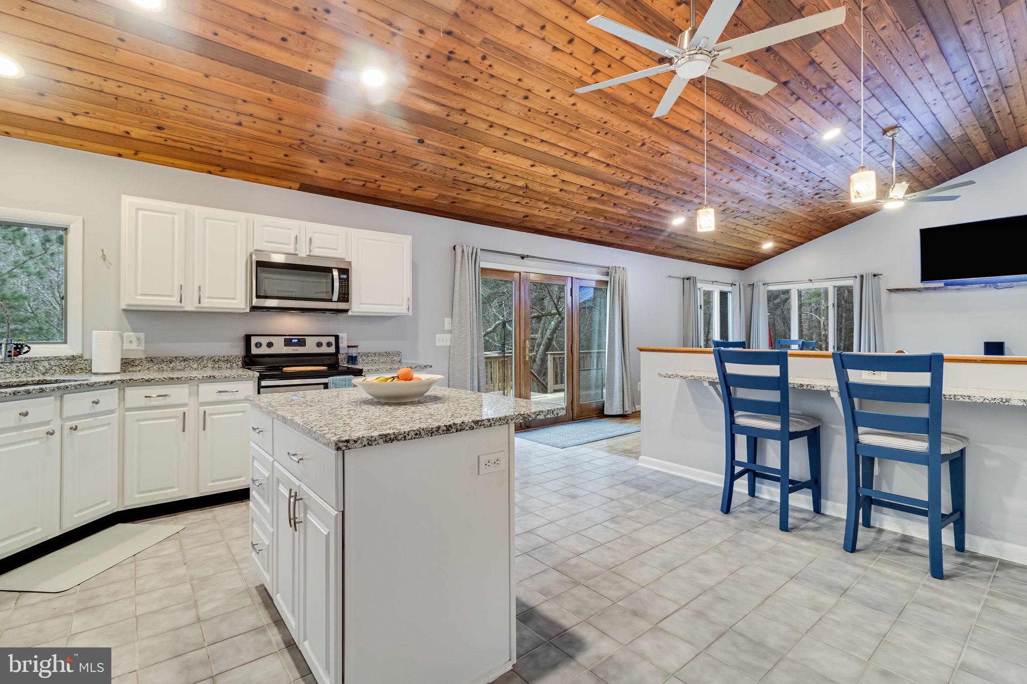 COVE LAKE - Residential