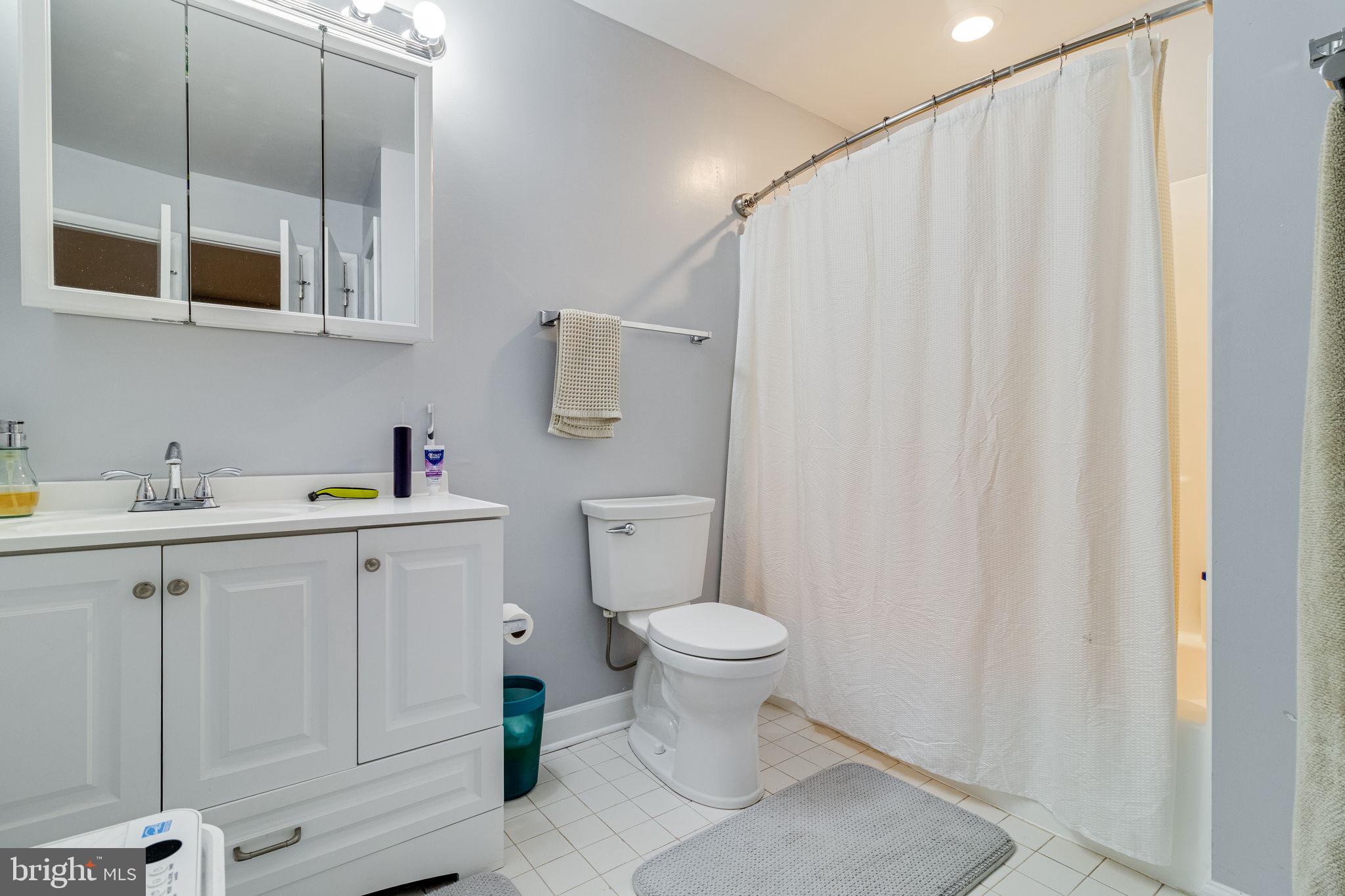 COVE LAKE - Residential