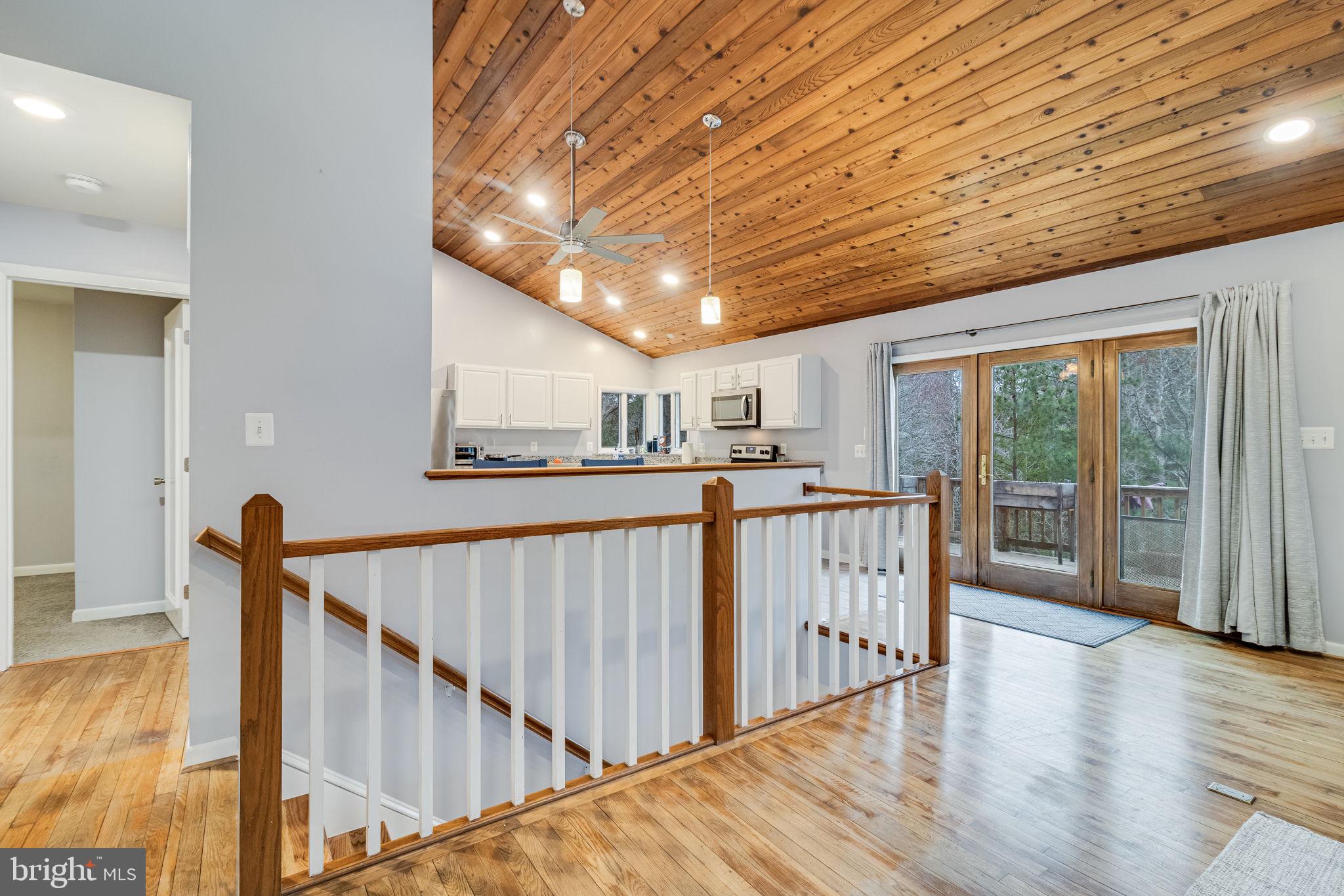 COVE LAKE - Residential