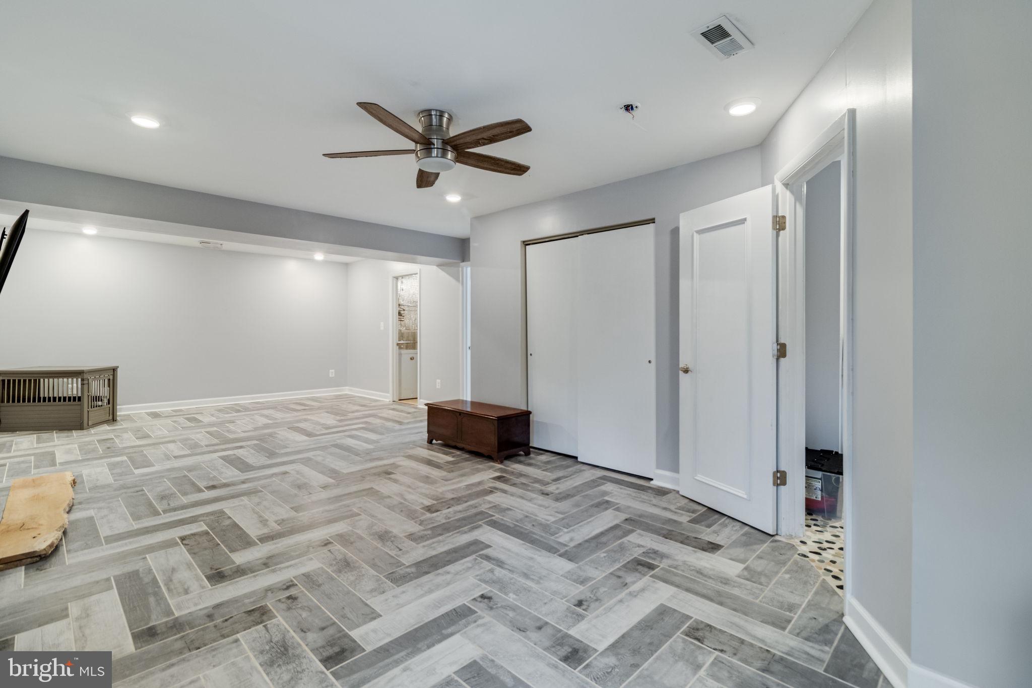 COVE LAKE - Residential