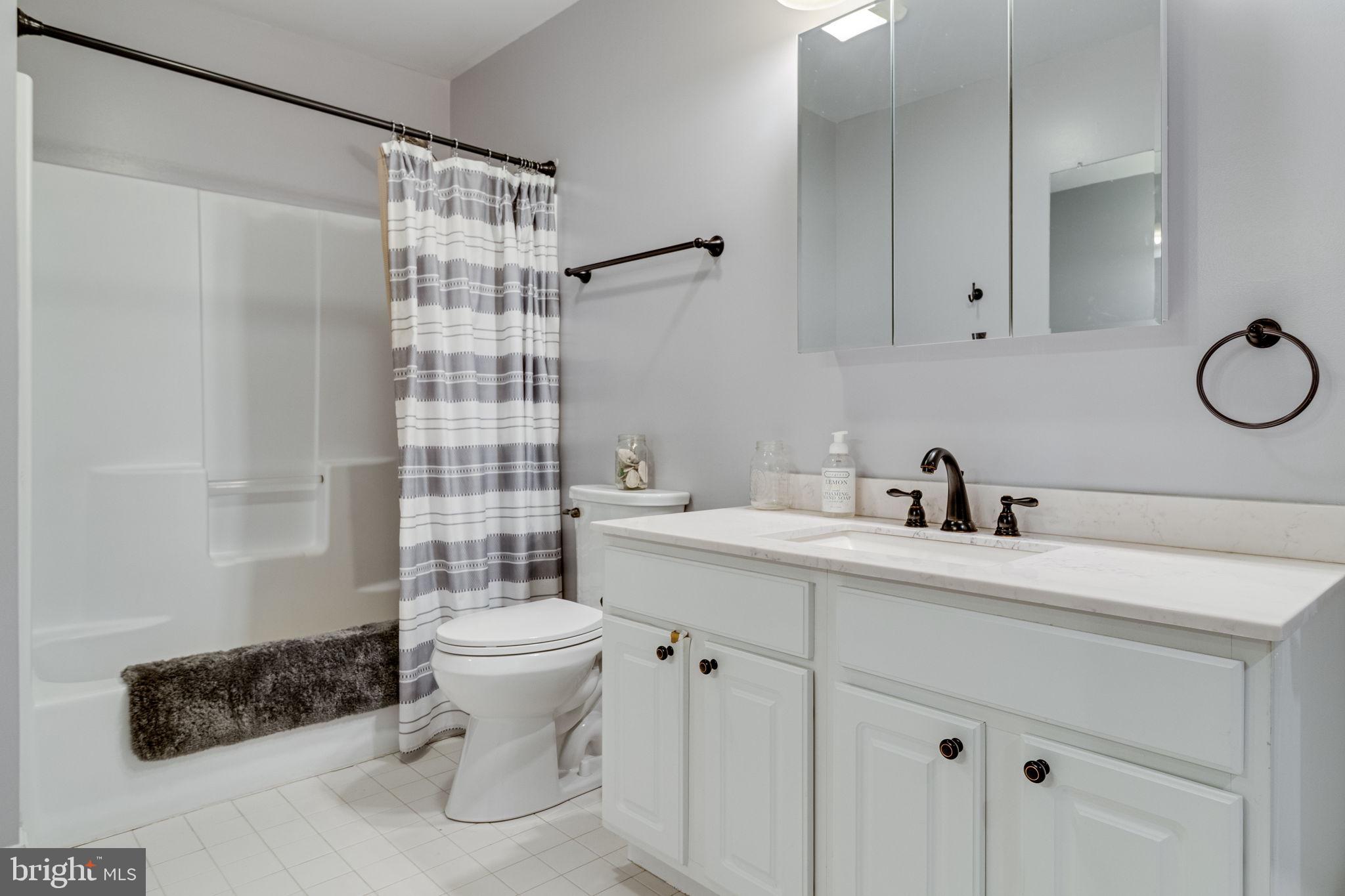 COVE LAKE - Residential