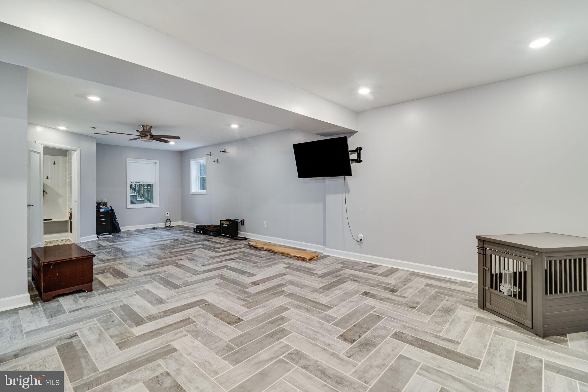 COVE LAKE - Residential