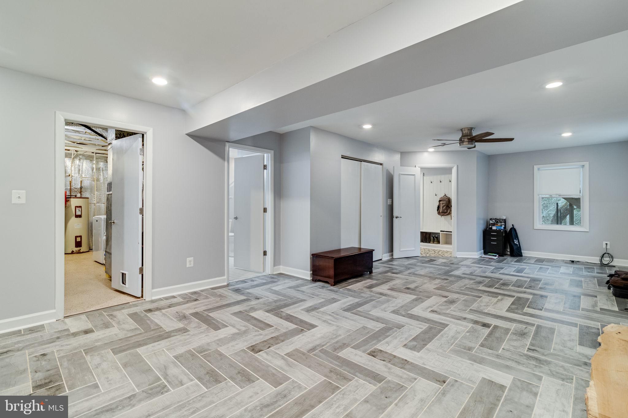 COVE LAKE - Residential