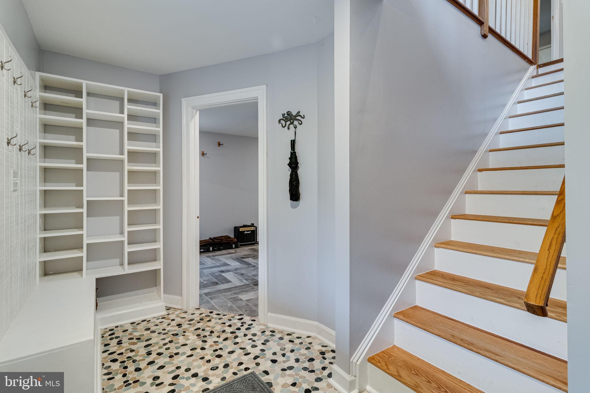 COVE LAKE - Residential