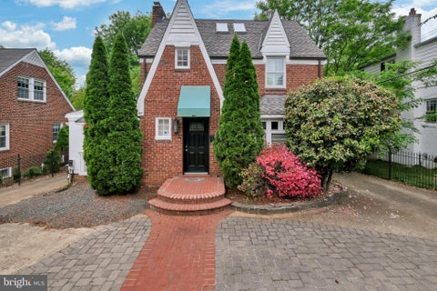 Photo of 1706 N Glebe Road, ARLINGTON, VA 22207 (MLS # VAAR2076334)