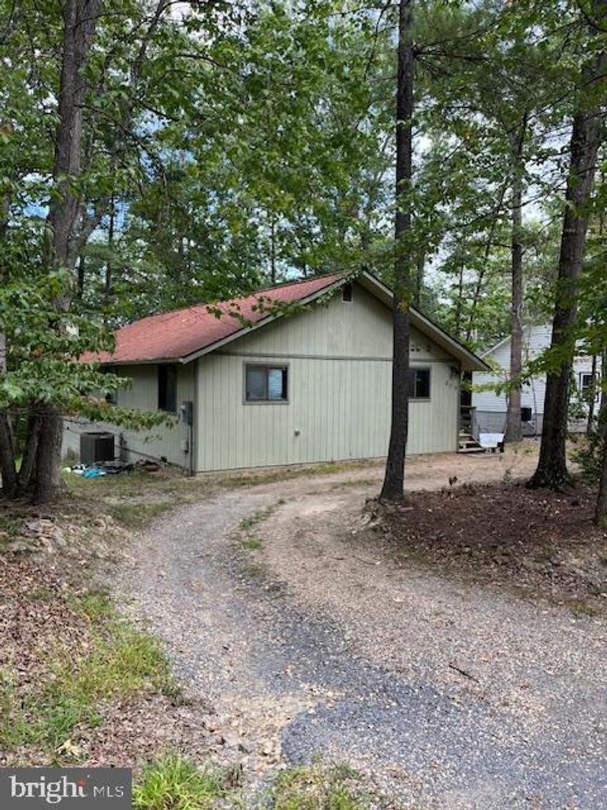 One level home built with 6 inch exterior walls for Energy Saver Home.  High Efficiency Heat Pump.  Bright Great Room with large windows. Three nice sized bedrooms.  Circular drive. Great location for evening walks. Easy access to Amenities.  Owner is licensed Virginia Realtor.