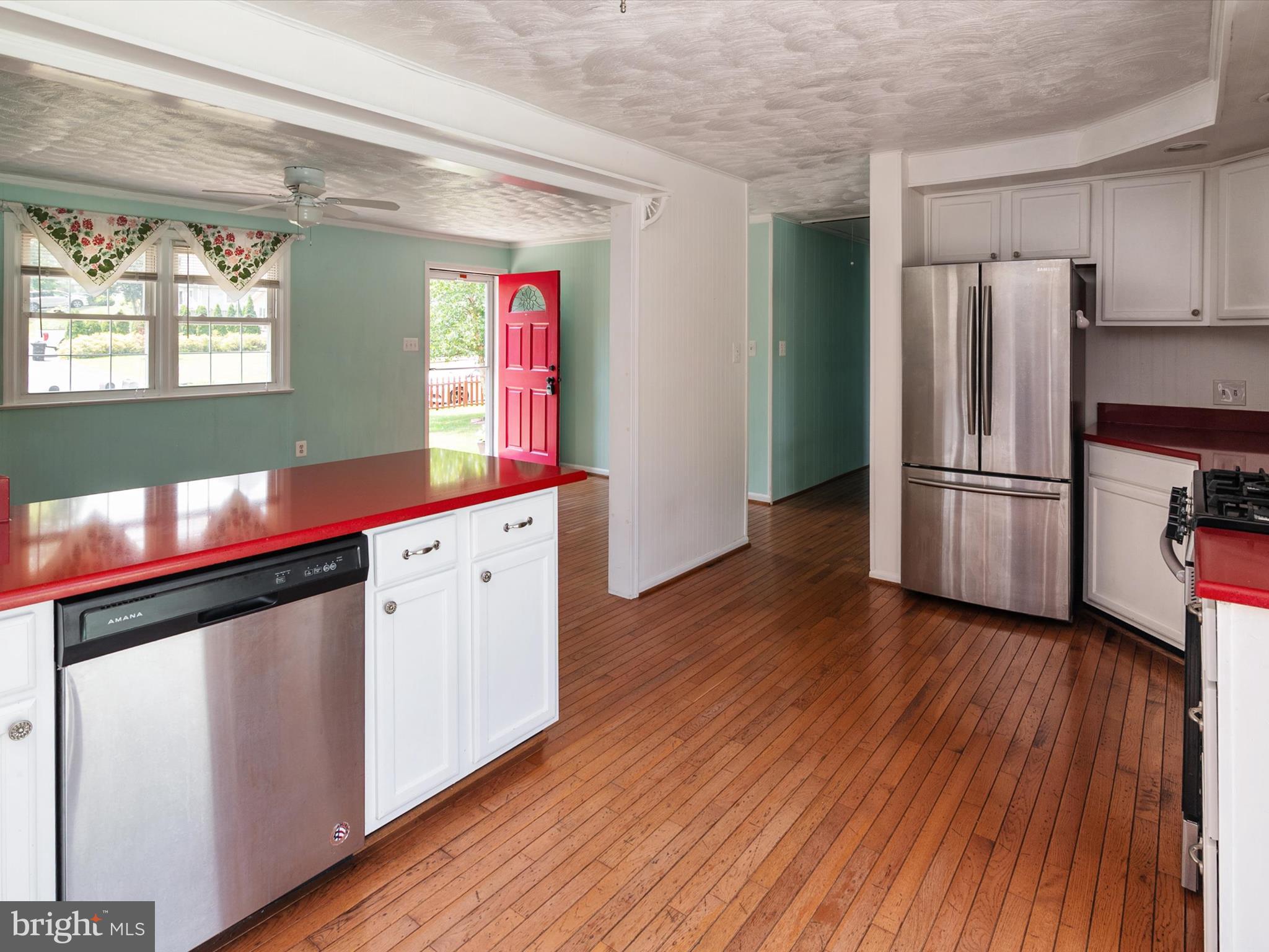 WOODLAND BEACH - Residential