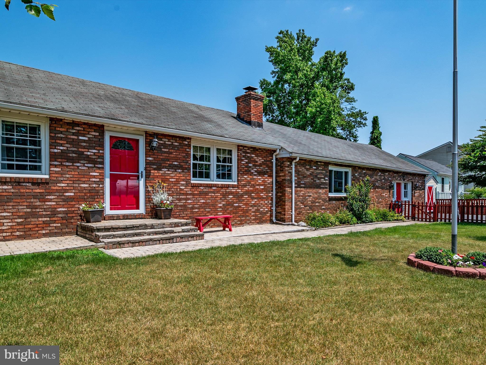 WOODLAND BEACH - Residential