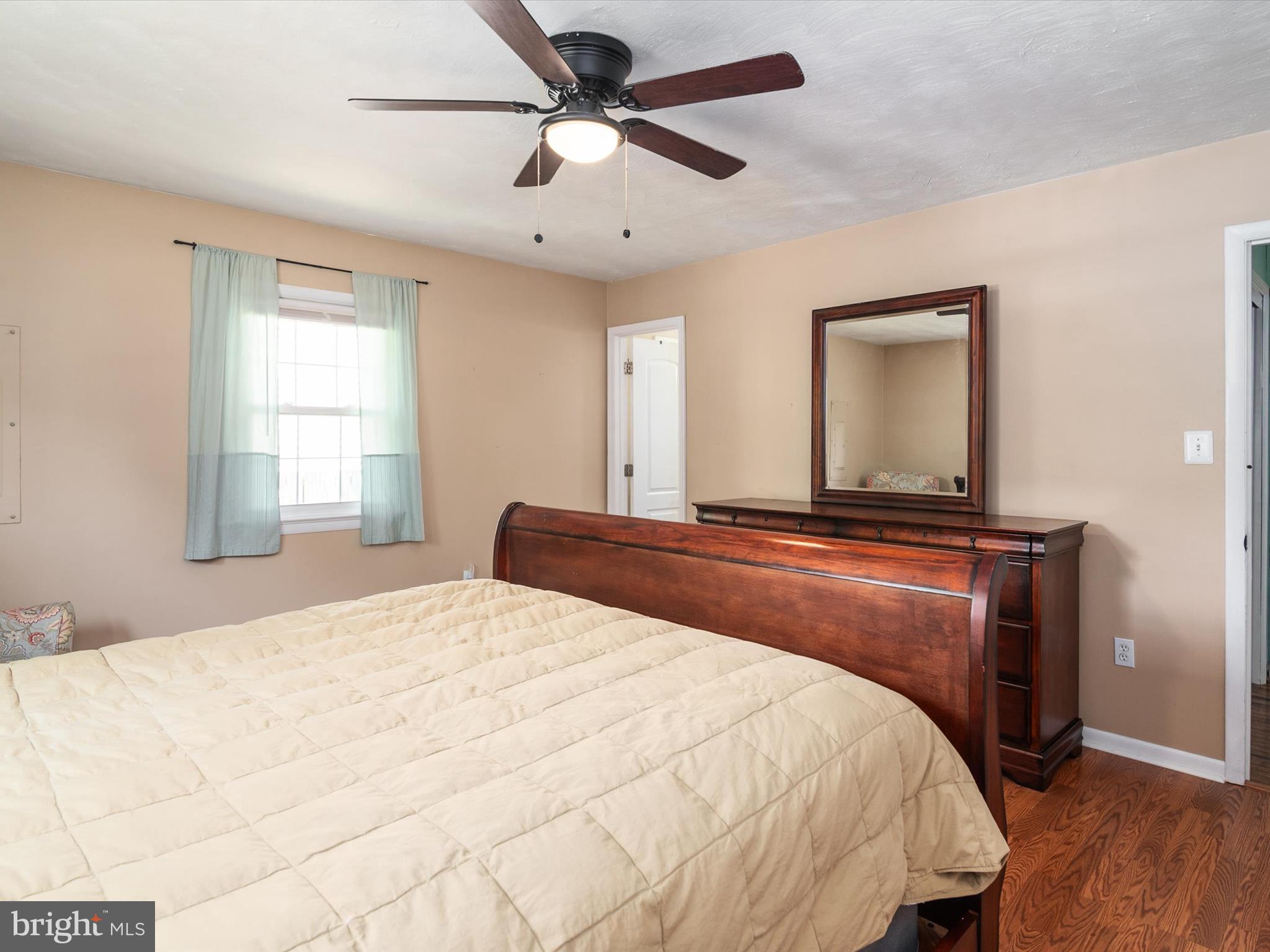 WOODLAND BEACH - Residential