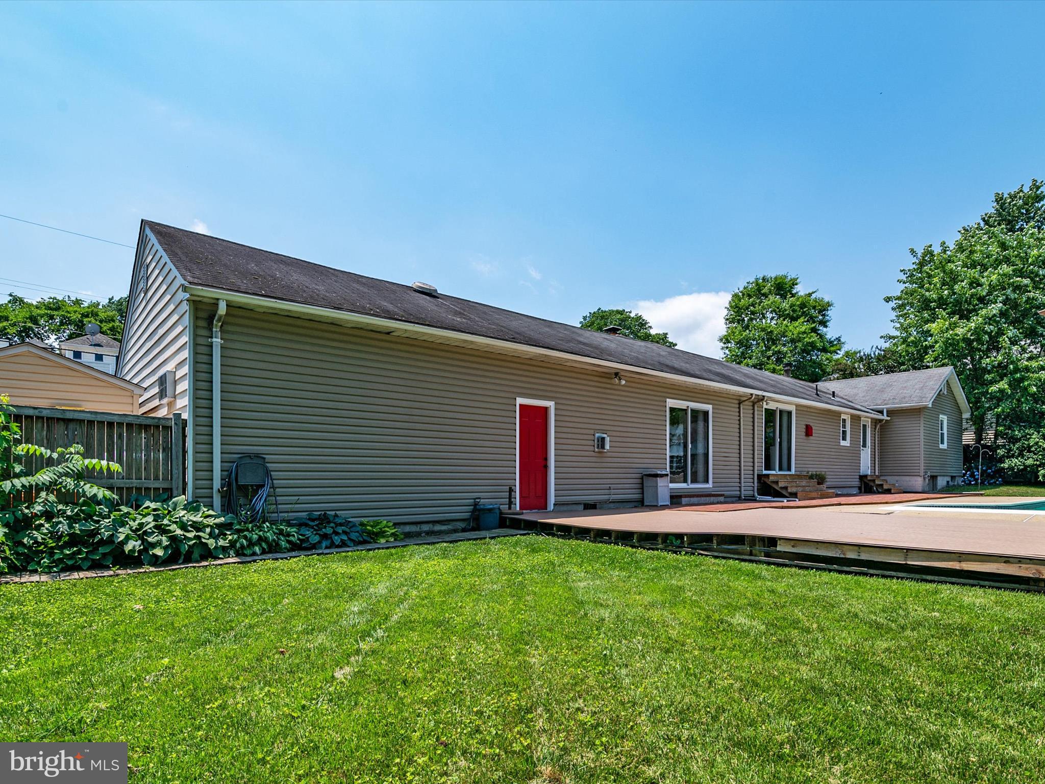 WOODLAND BEACH - Residential