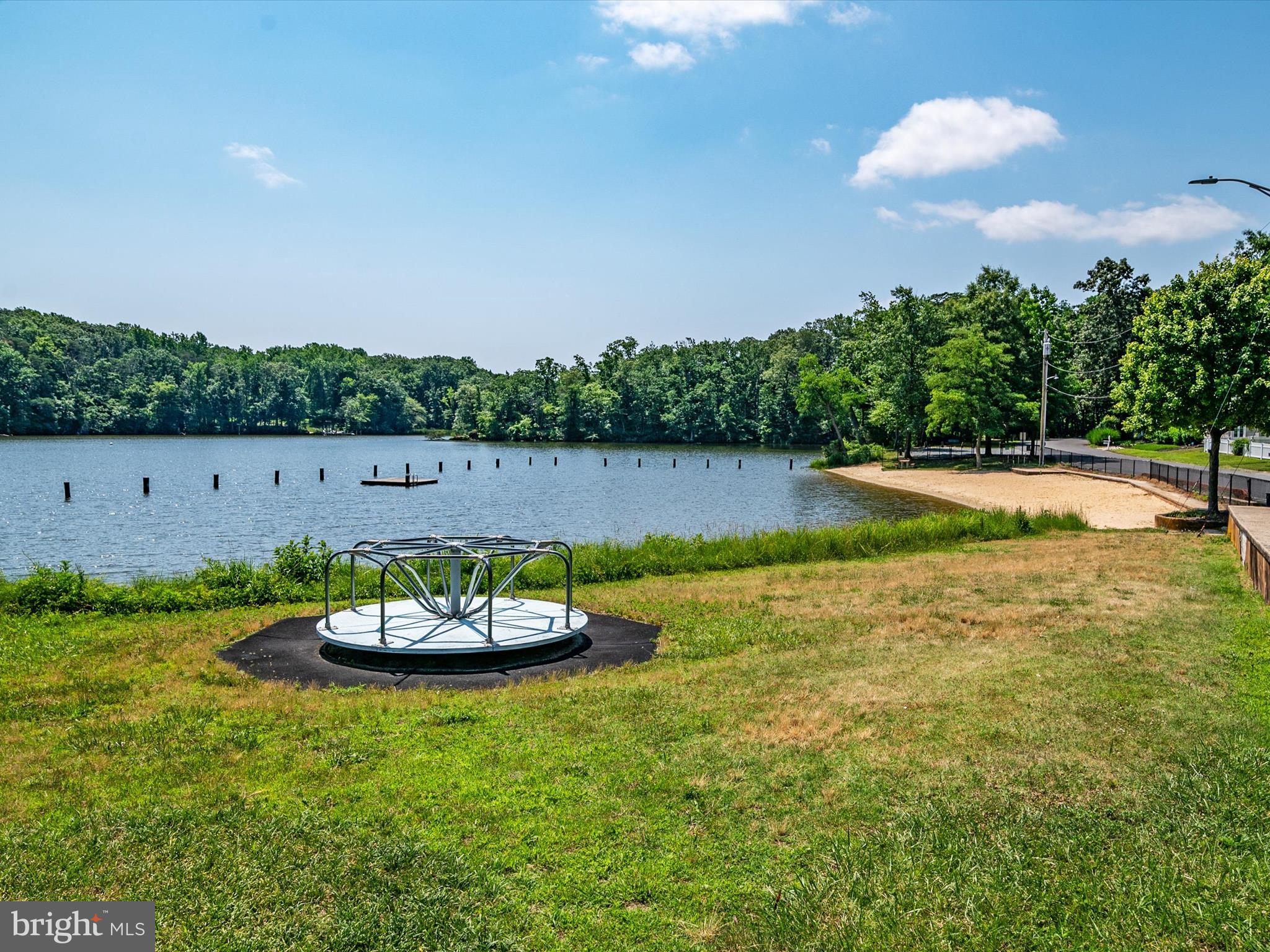 WOODLAND BEACH - Residential