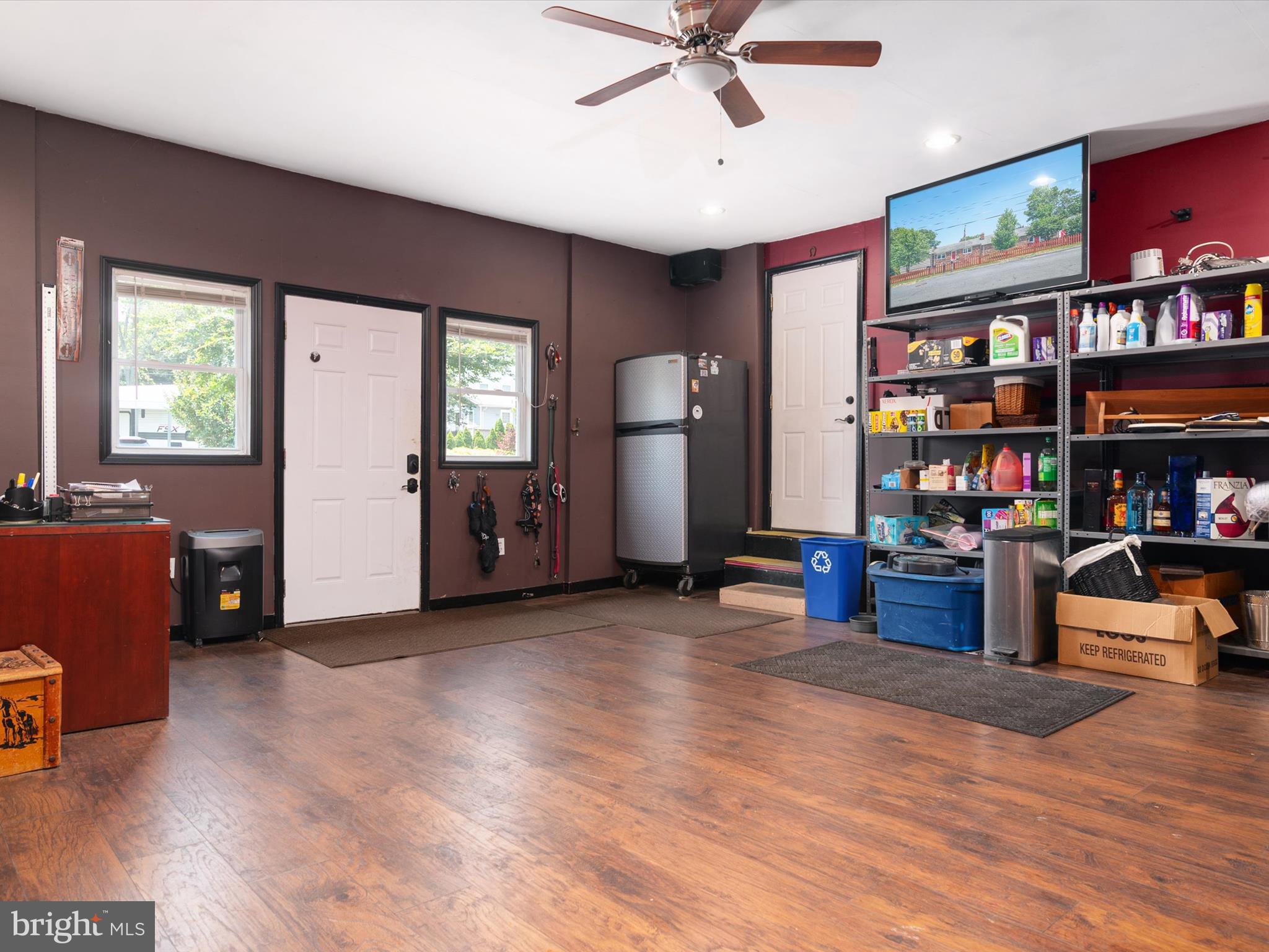 WOODLAND BEACH - Residential