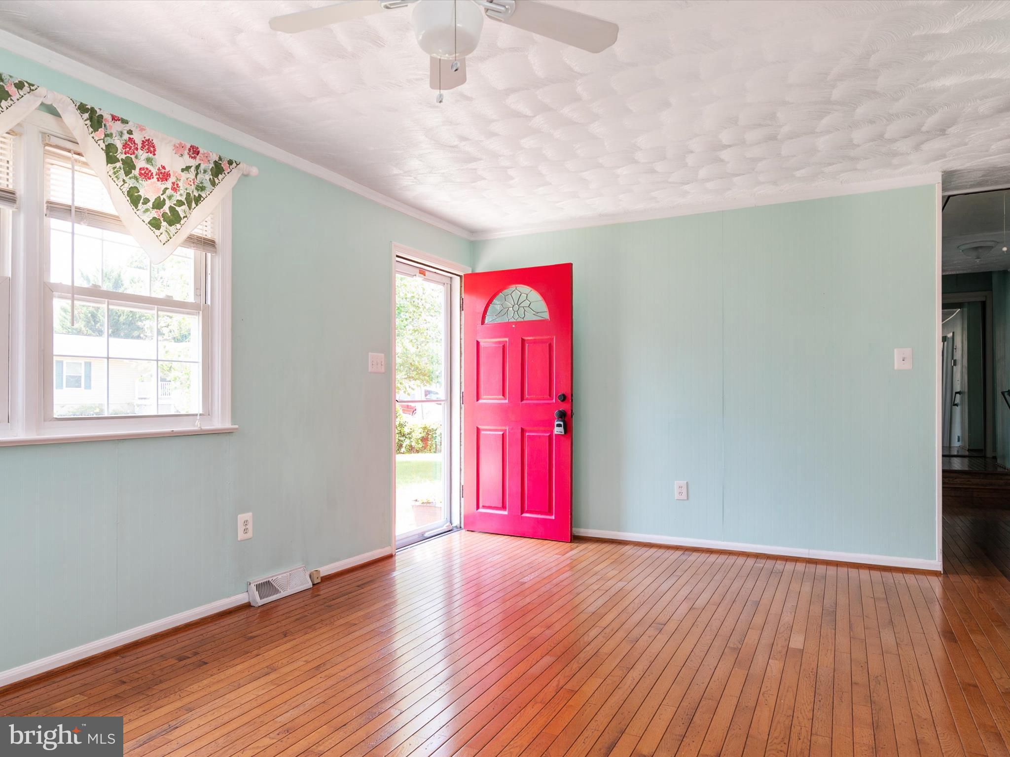 WOODLAND BEACH - Residential