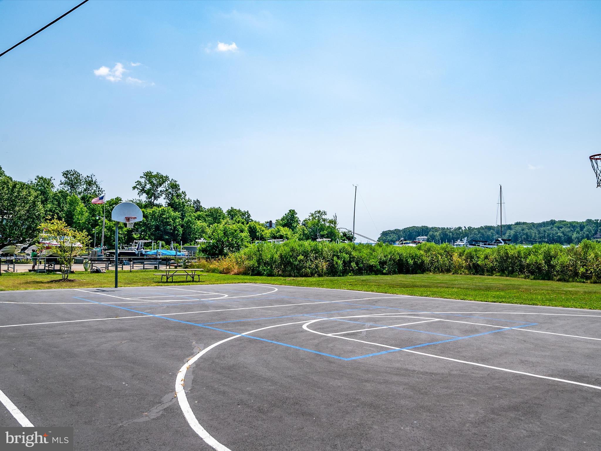 WOODLAND BEACH - Residential