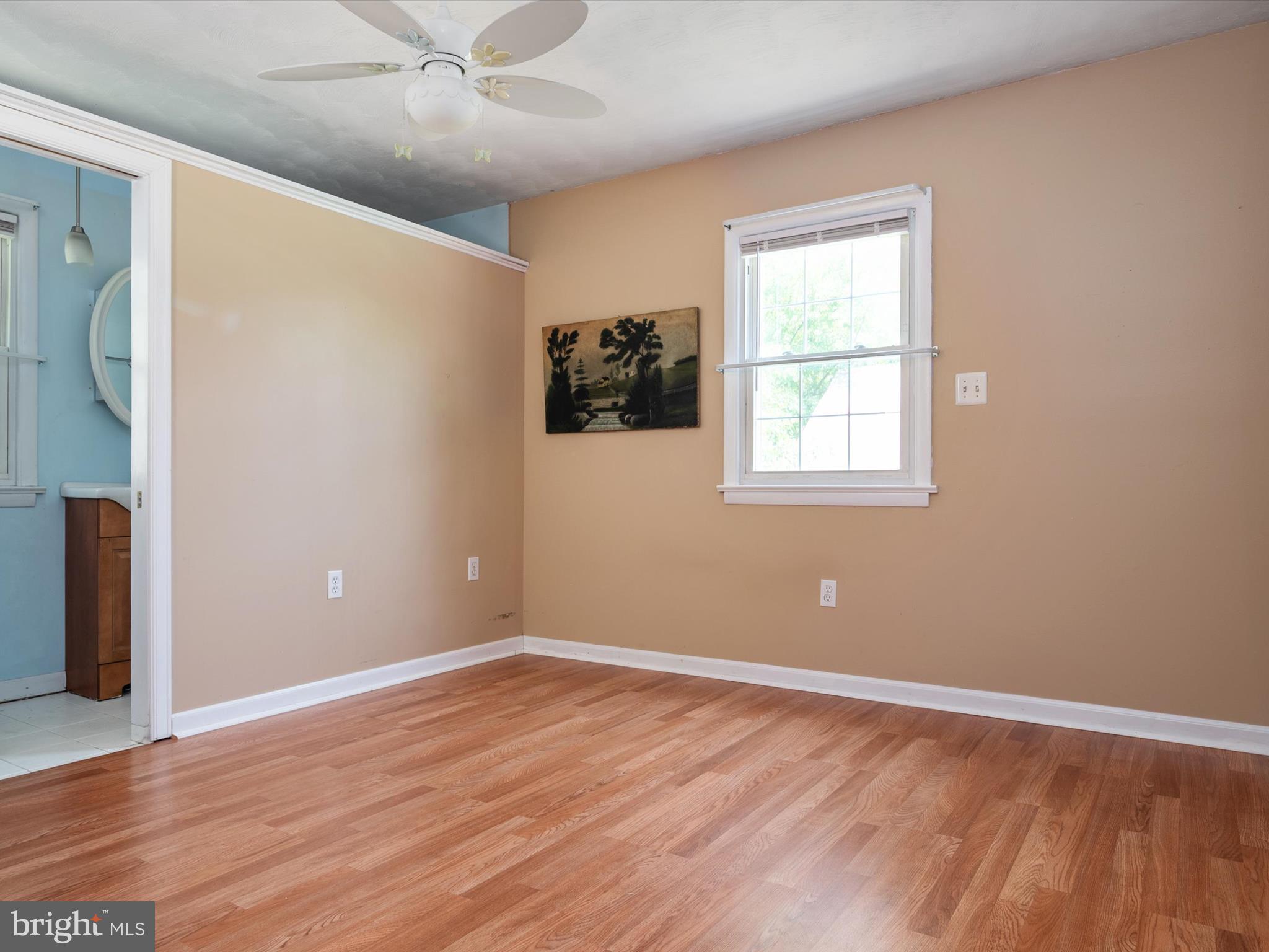 WOODLAND BEACH - Residential