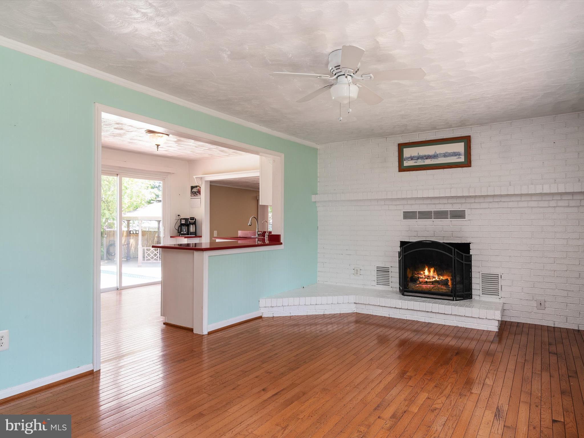 WOODLAND BEACH - Residential