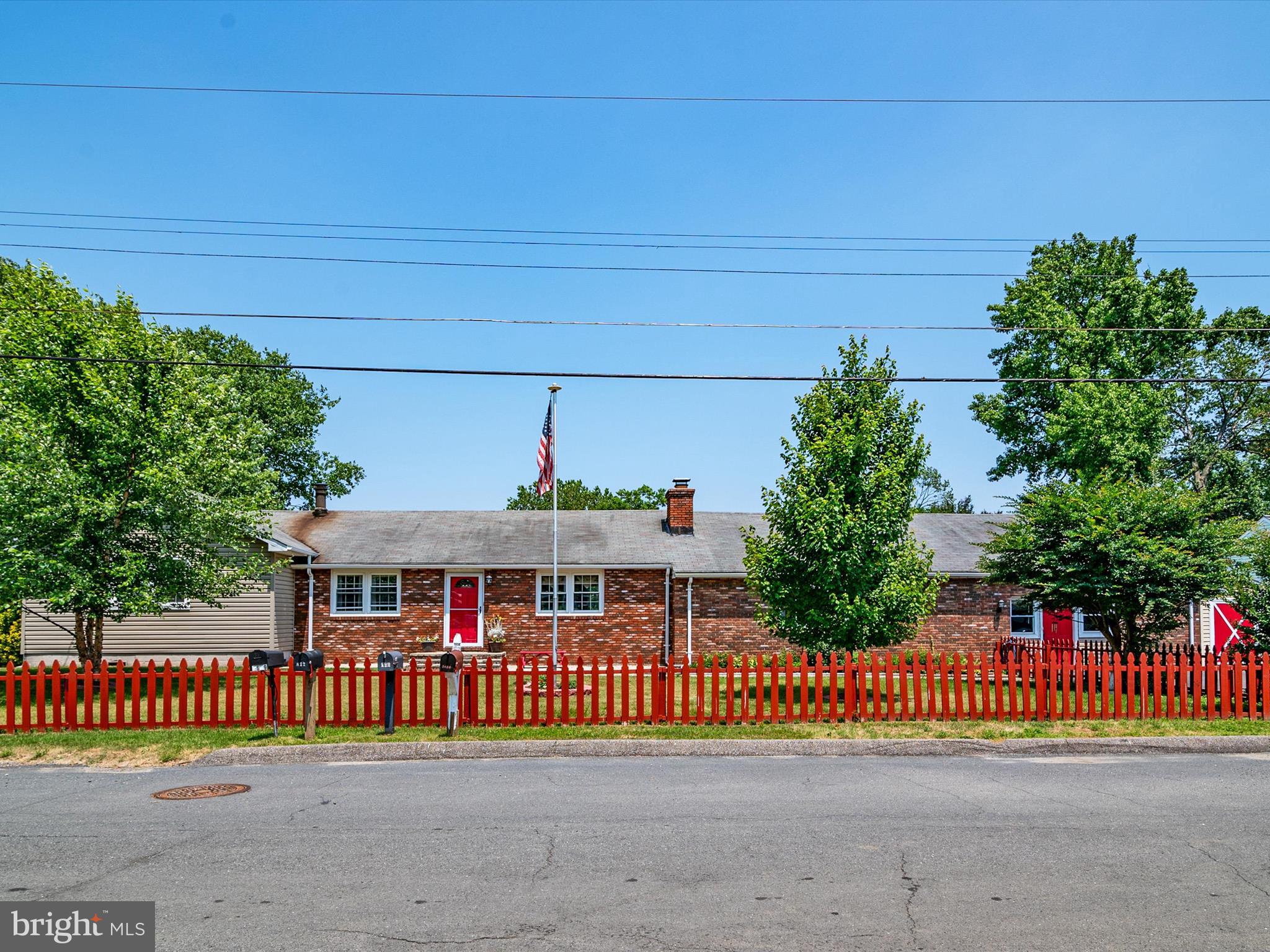 WOODLAND BEACH - Residential