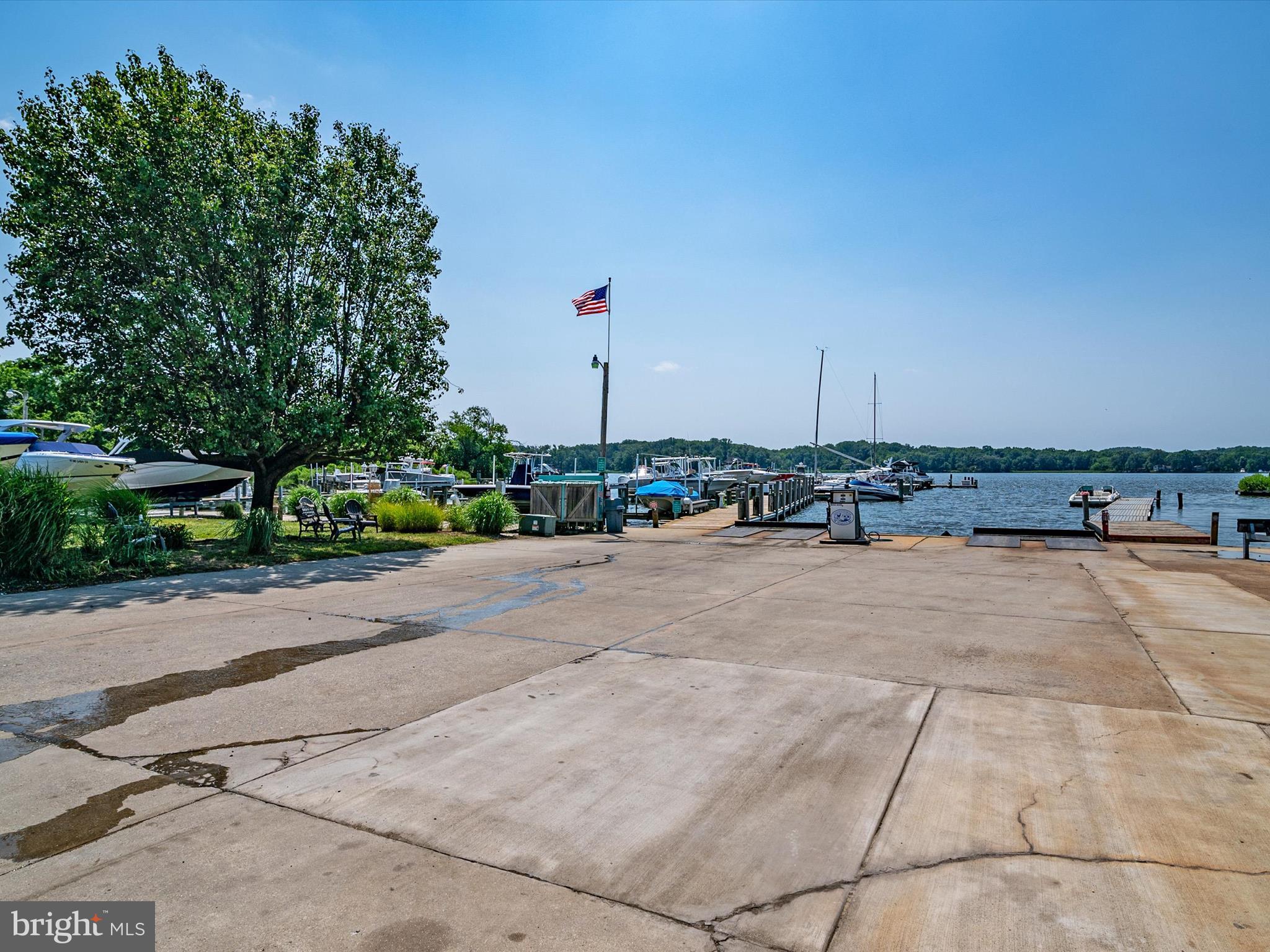 WOODLAND BEACH - Residential