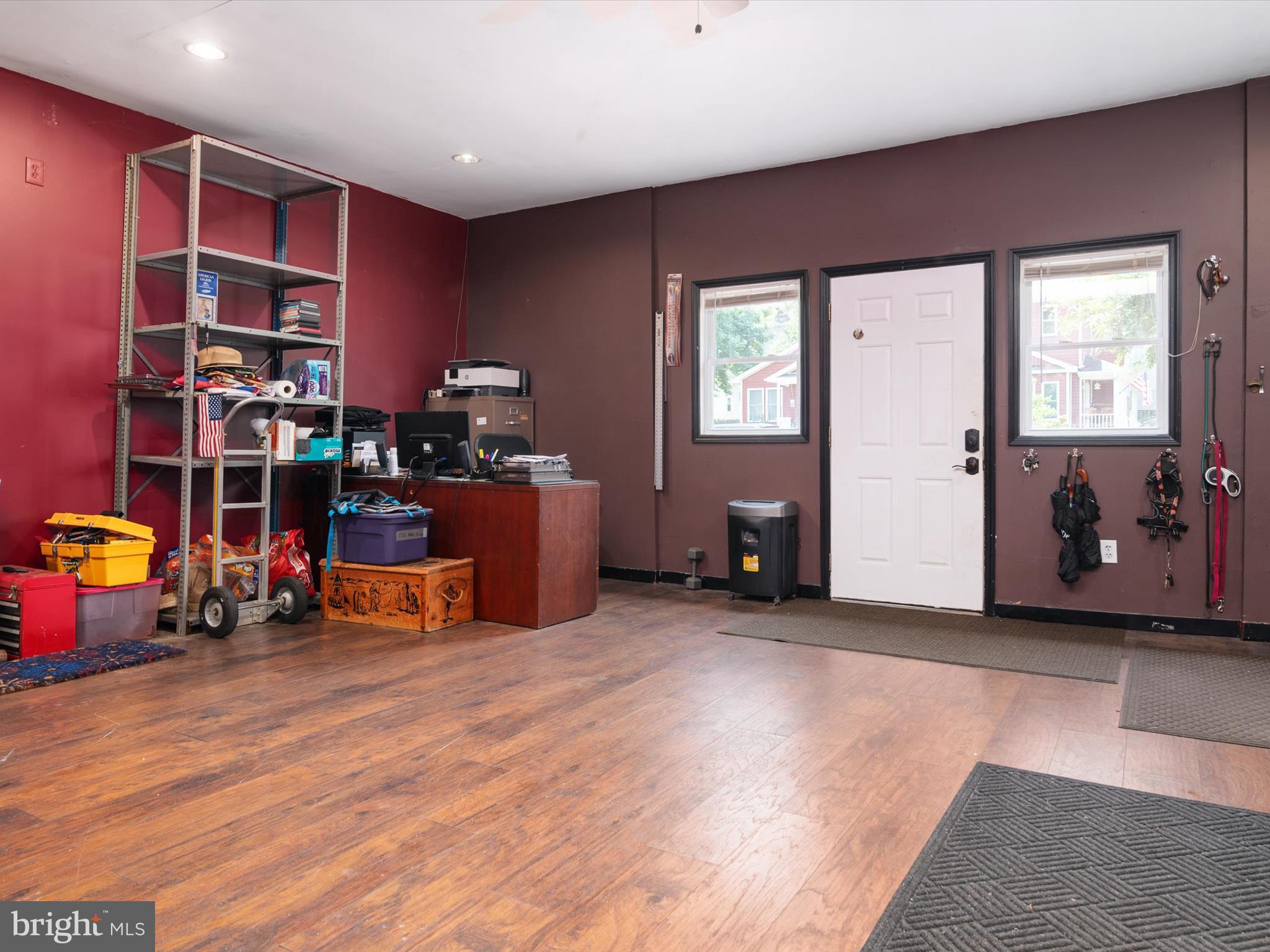 WOODLAND BEACH - Residential