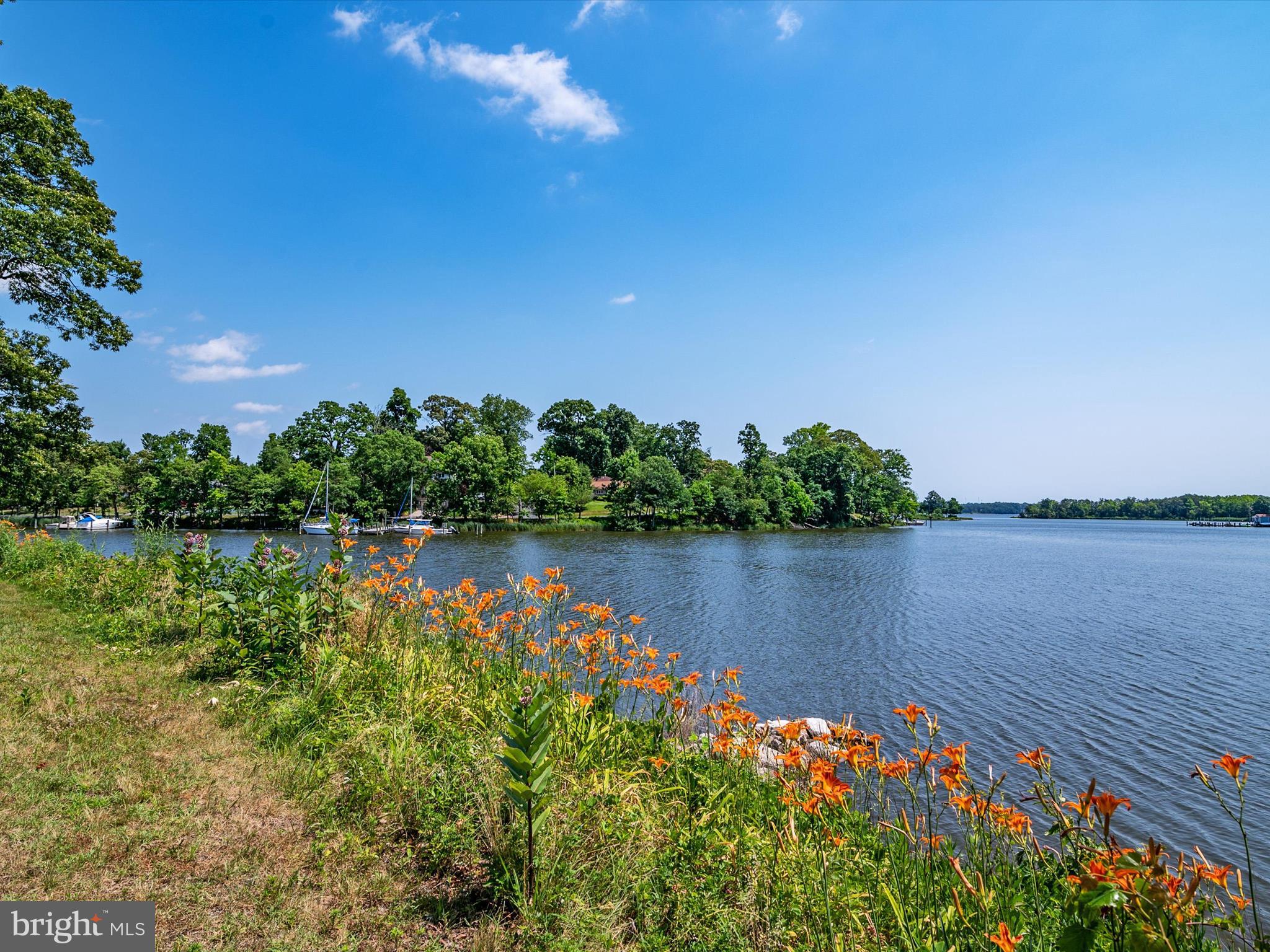 WOODLAND BEACH - Residential