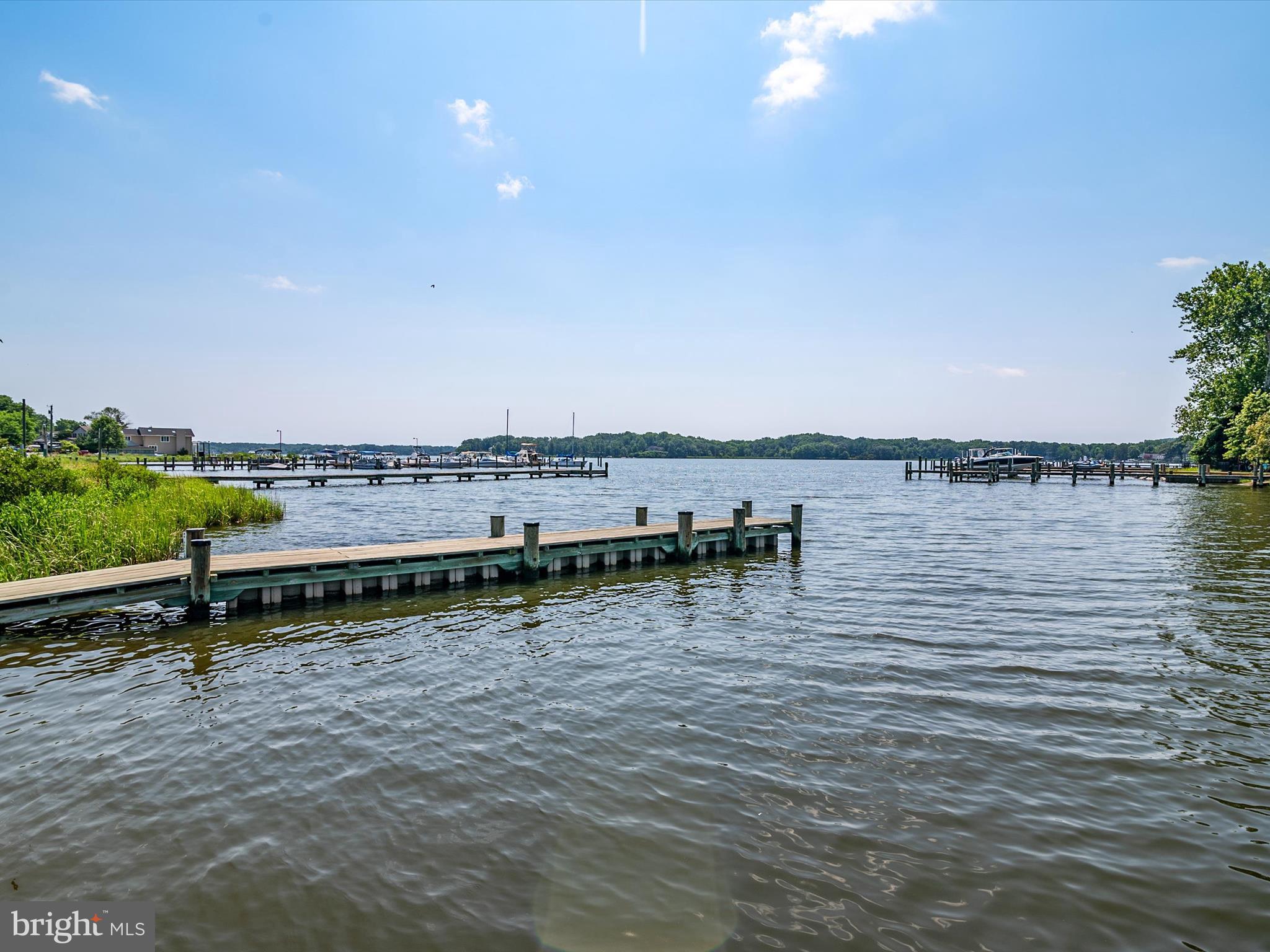 WOODLAND BEACH - Residential