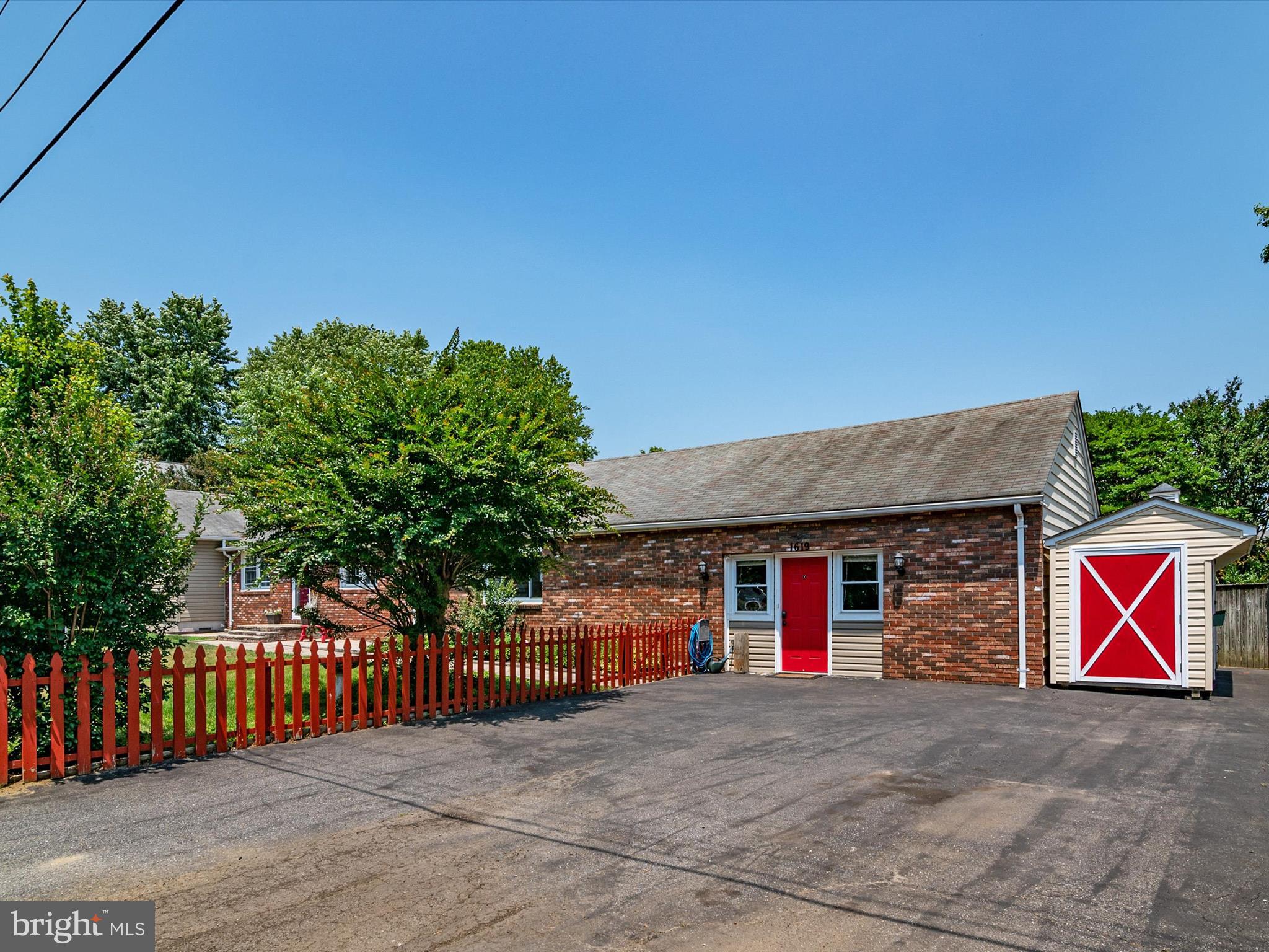 WOODLAND BEACH - Residential