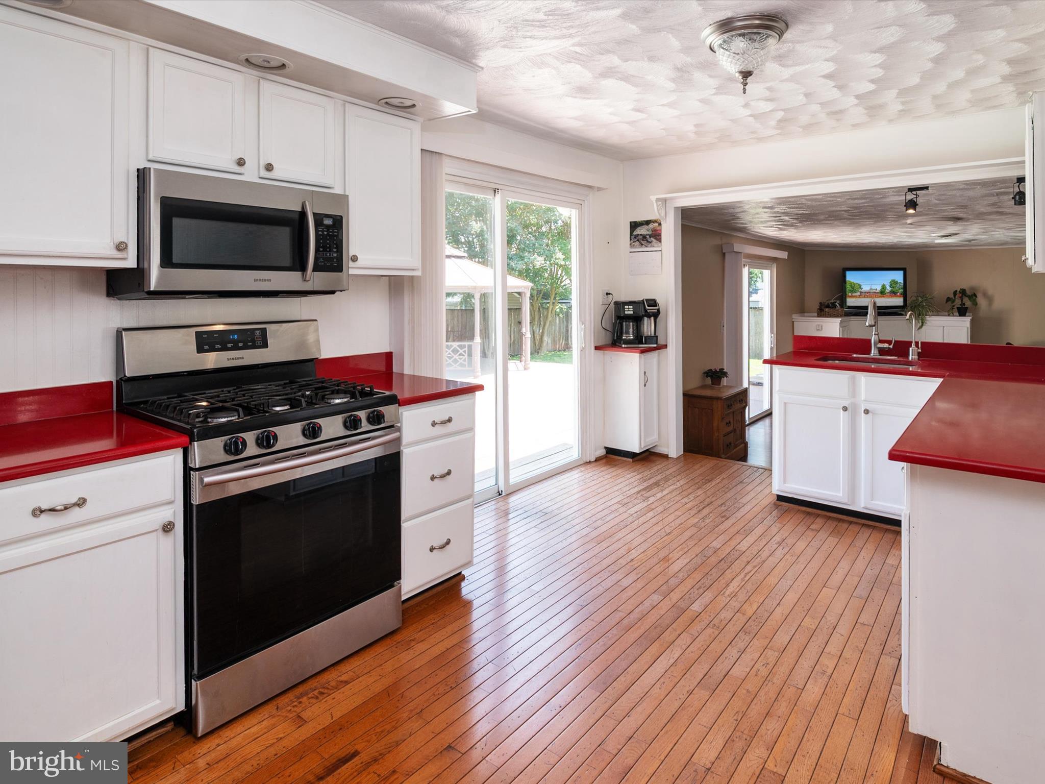 WOODLAND BEACH - Residential