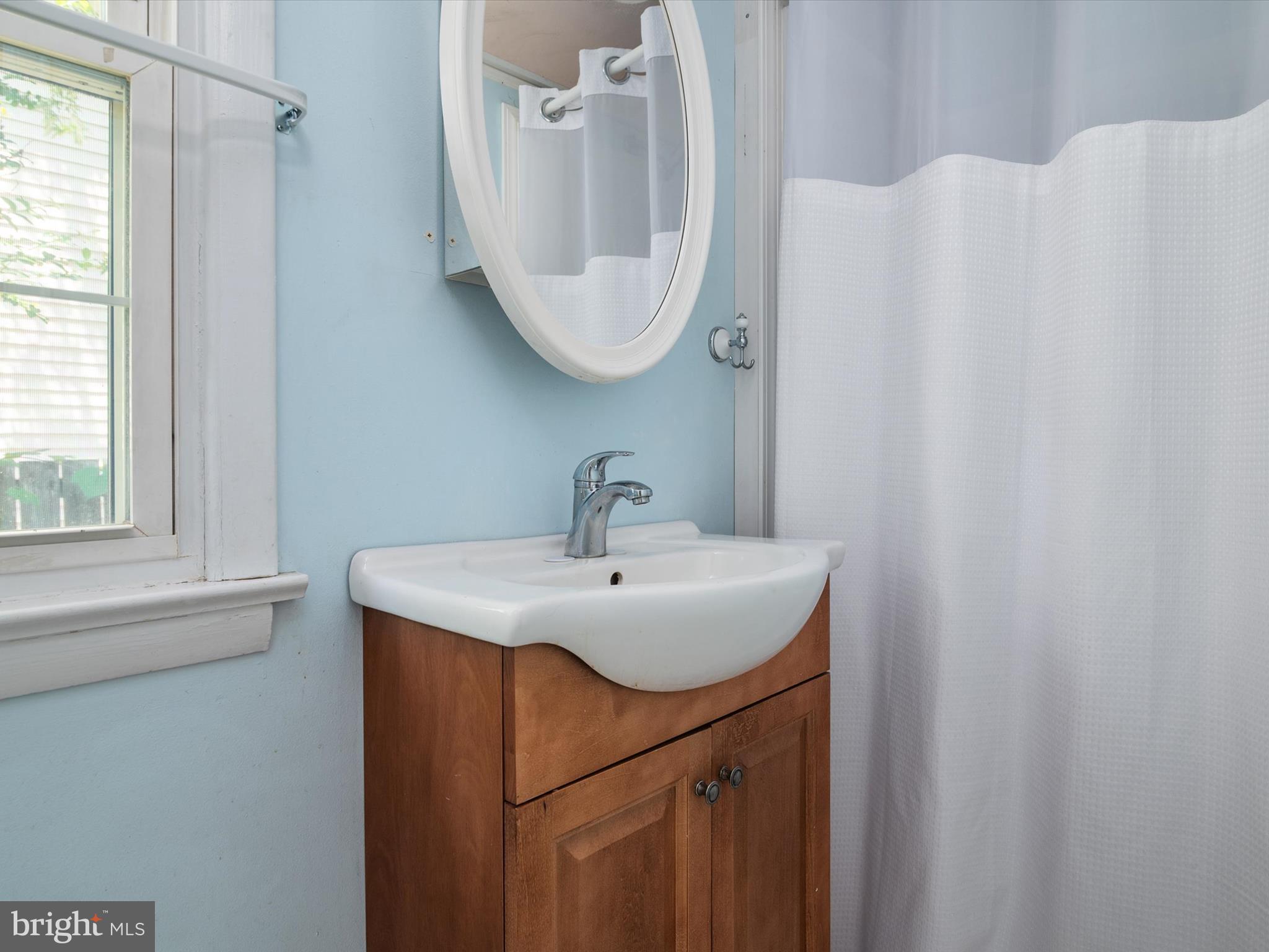 WOODLAND BEACH - Residential